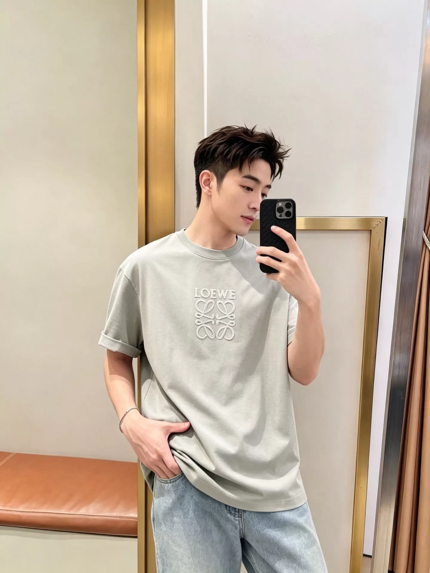 로에베 자수 로고 오버핏 코튼 반팔 티 상세 이미지 9