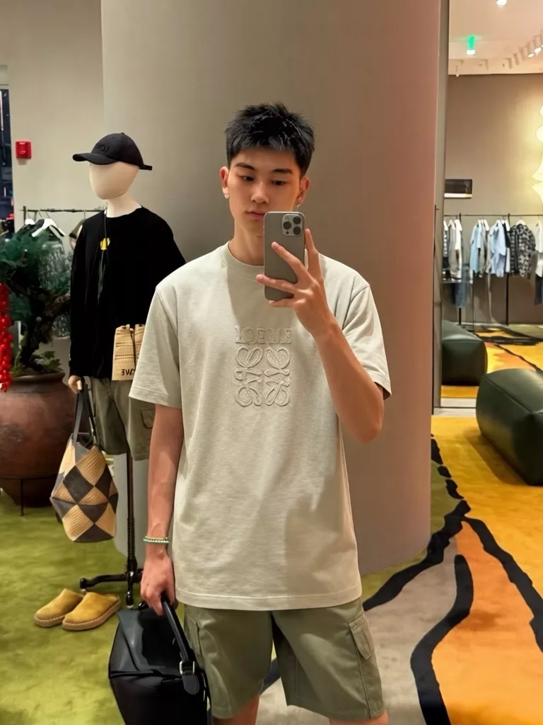 로에베 자수 로고 오버핏 코튼 반팔 티 상세 이미지 10