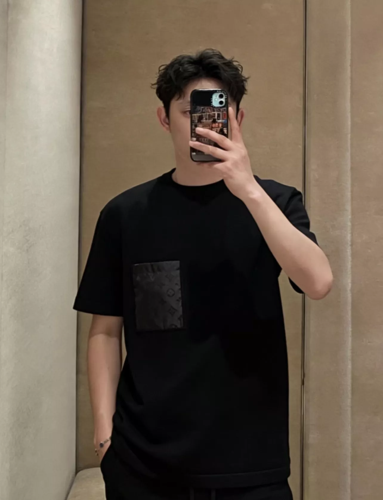 루이비통 모노그램 포켓 코튼 티셔츠 상세 이미지 11