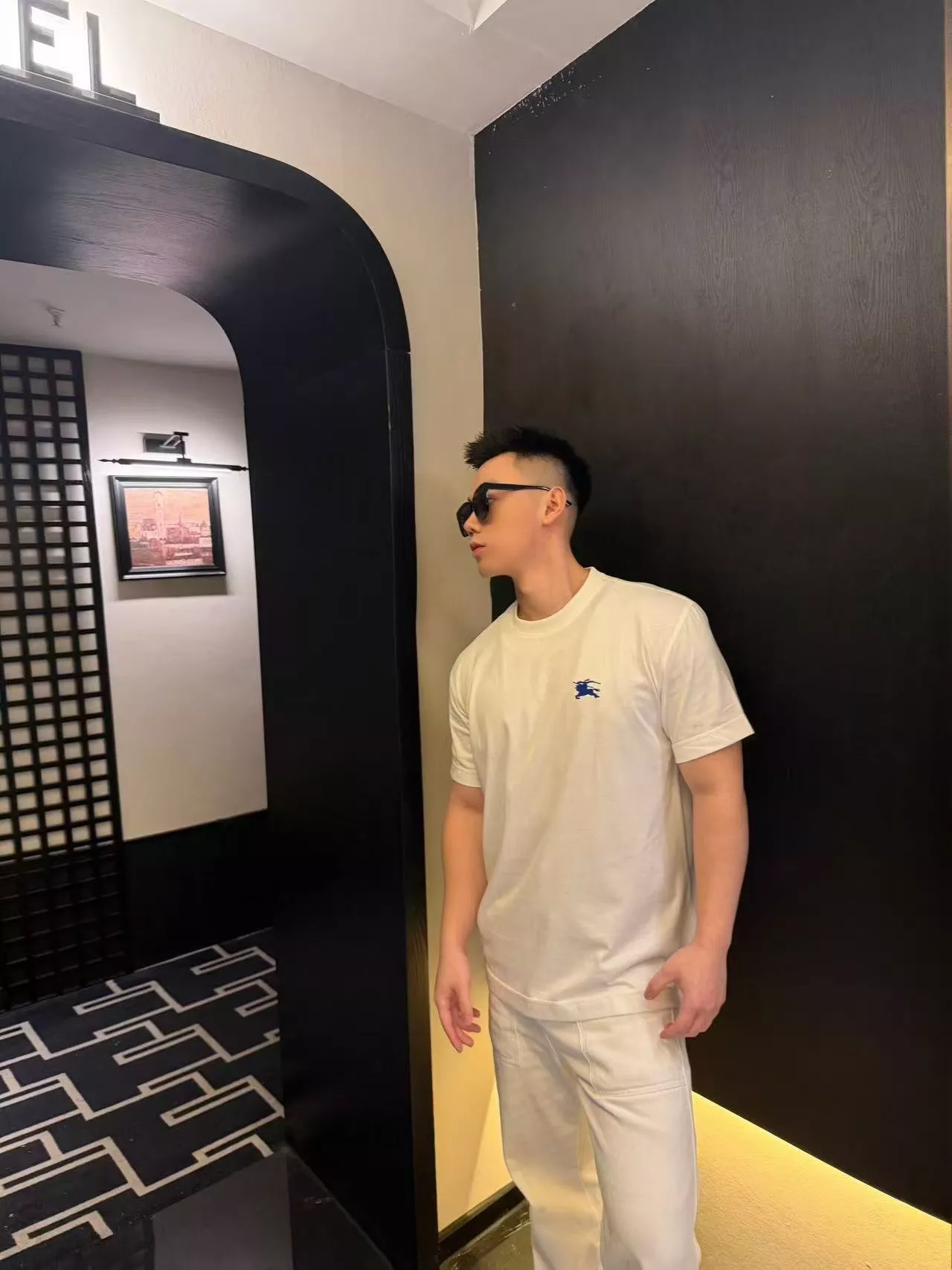 버버리 전마 자수 라운드 티셔츠 상세 이미지 13