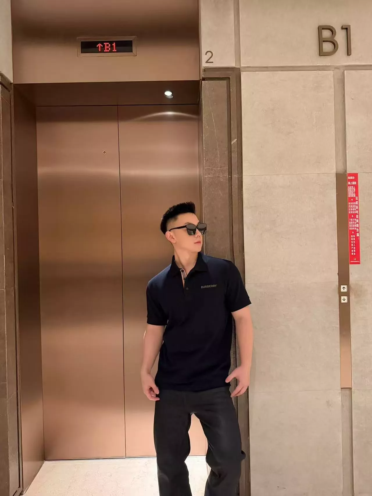 버버리 레터 자수 피케 폴로 상의 상세 이미지 13