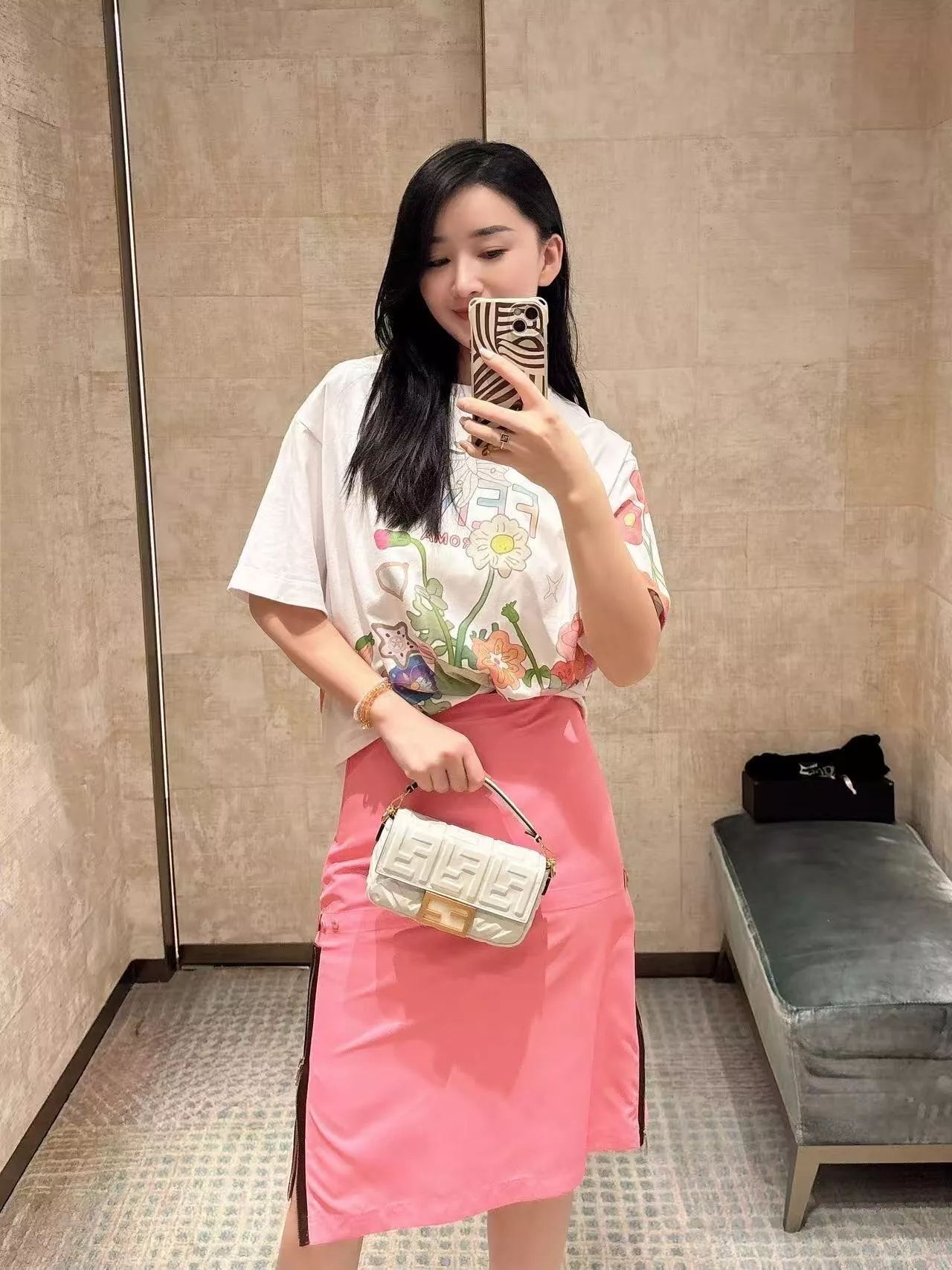 펜디 퓨처 배색 프린트 반소매 티셔츠 상세 이미지 23