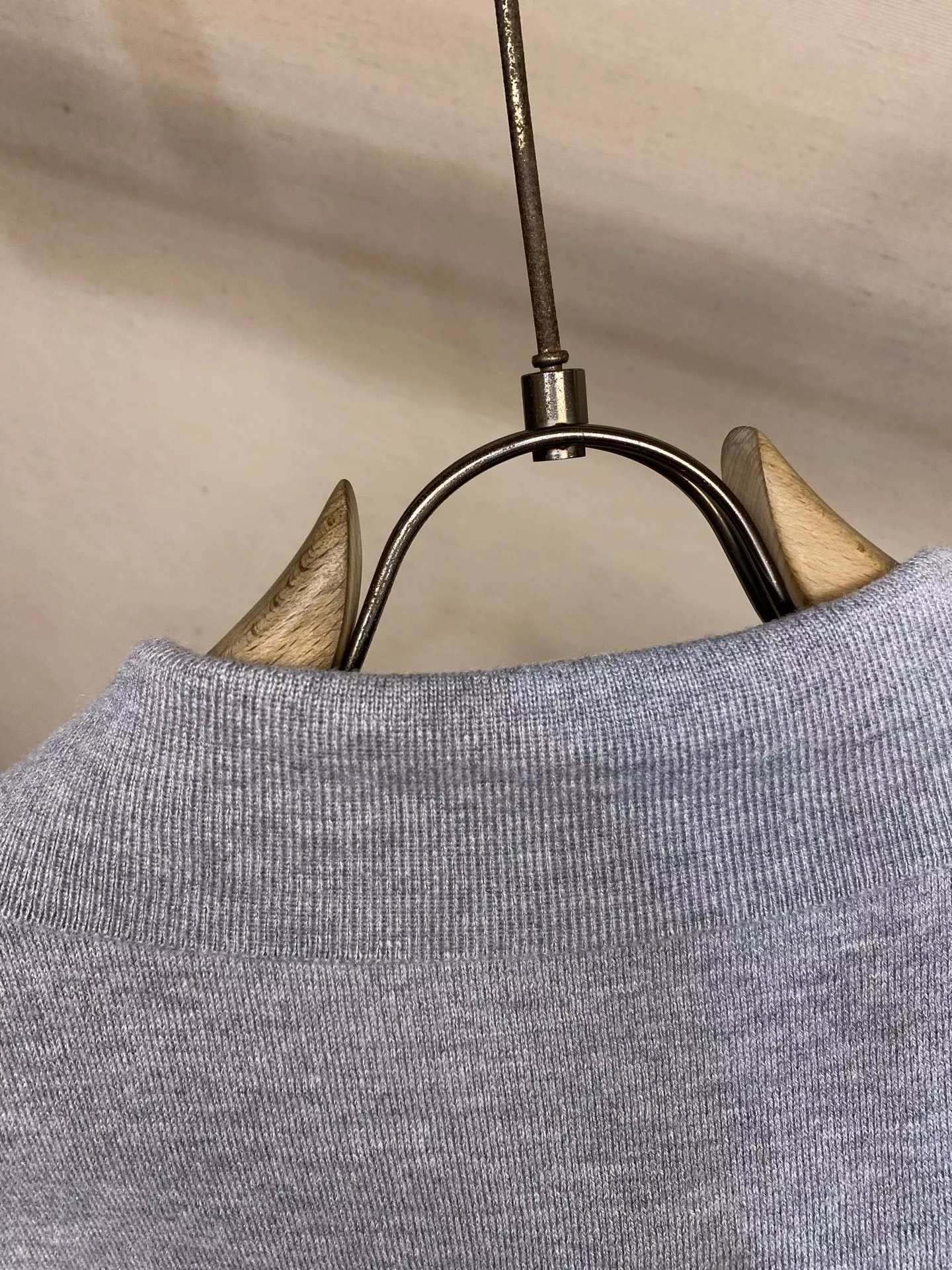 디올 그레이 자수 로고 폴로 셔츠 상세 이미지 9