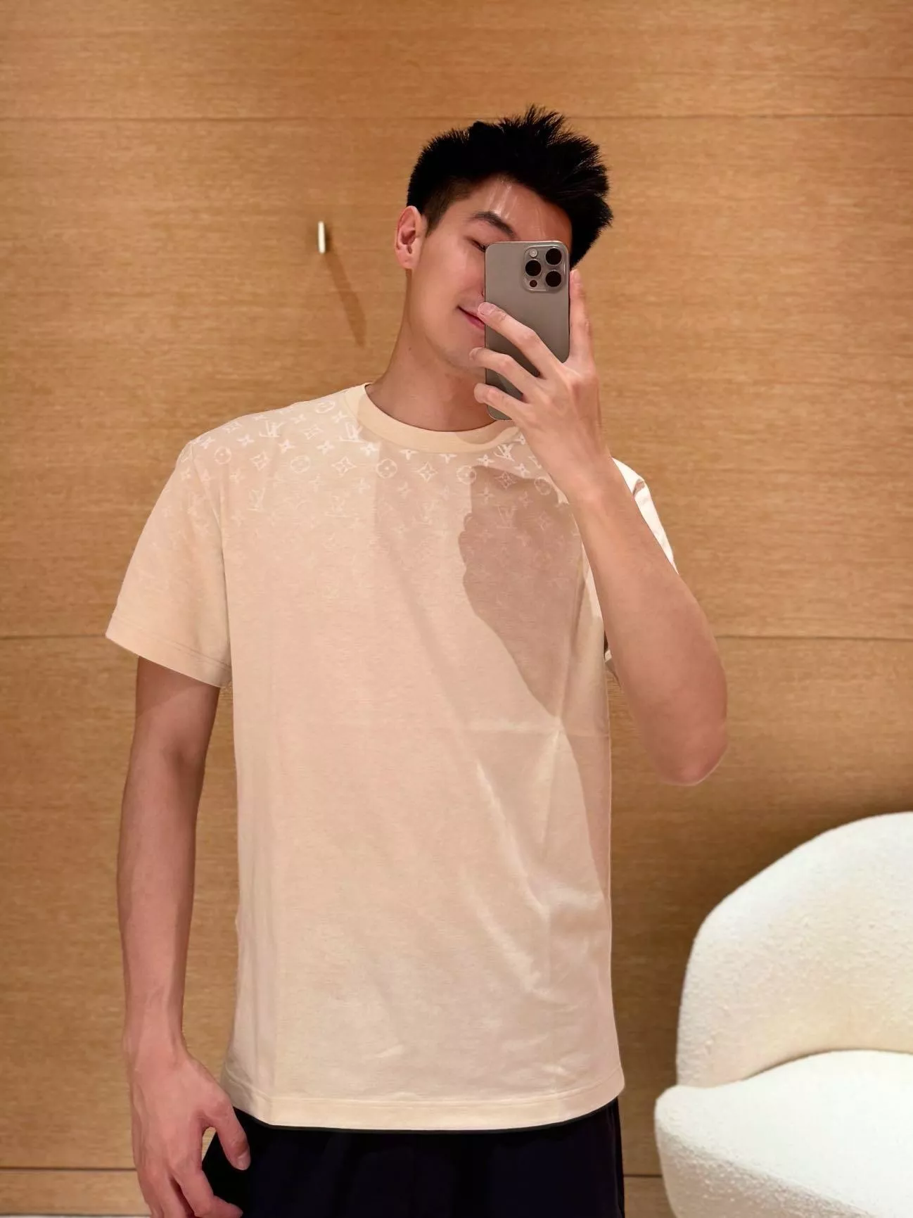 루이비통 그라데이션 모노그램 코튼 반팔 티셔츠 상세 이미지 10
