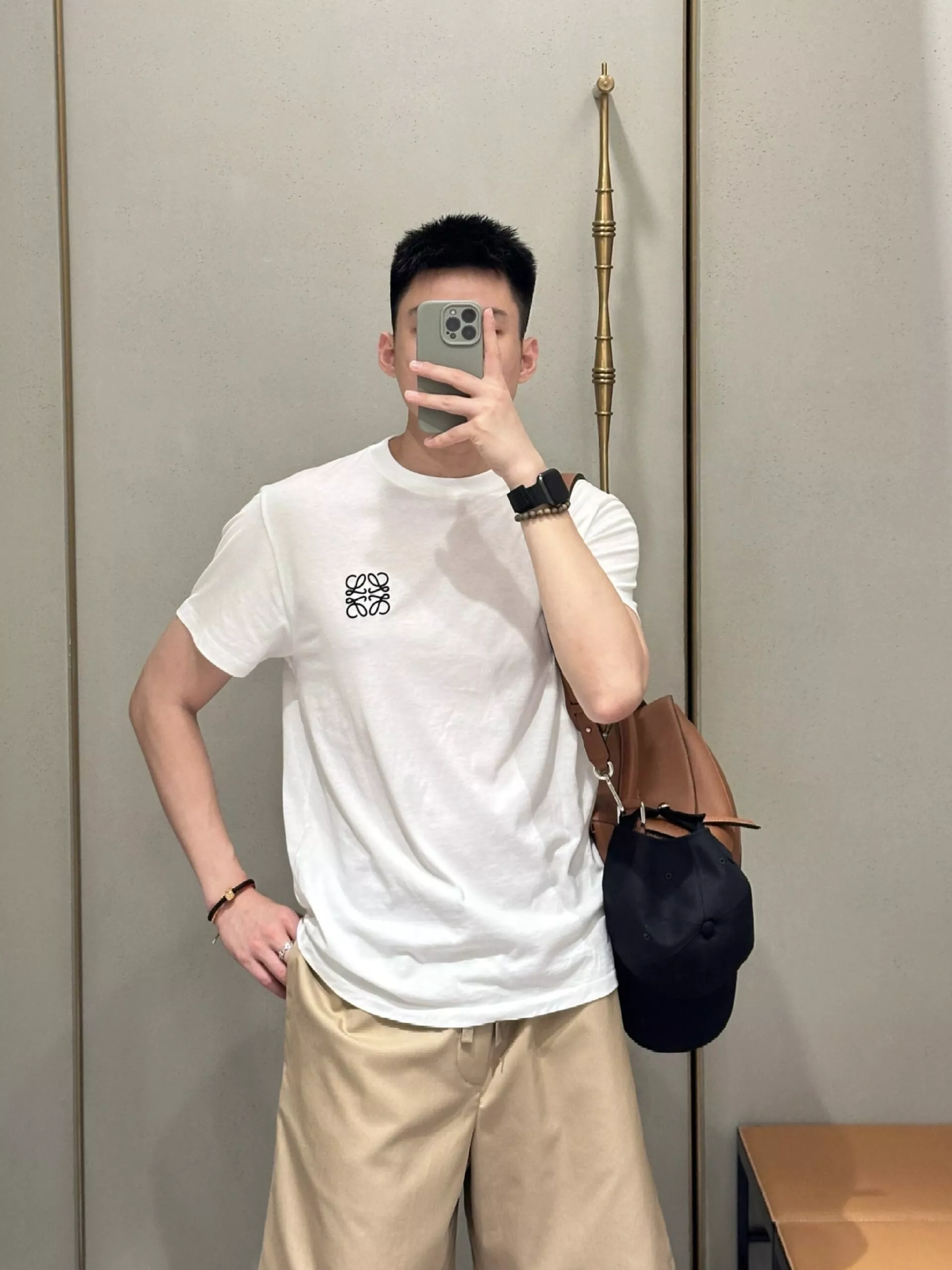 로에베 클래식 로고 자수 반팔 티셔츠 상세 이미지 9