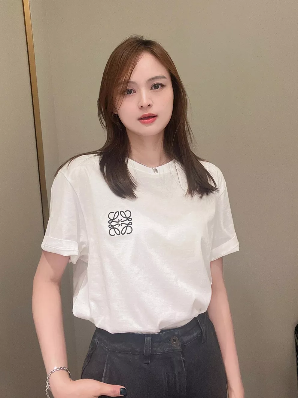 로에베 클래식 로고 자수 반팔 티셔츠 상세 이미지 25