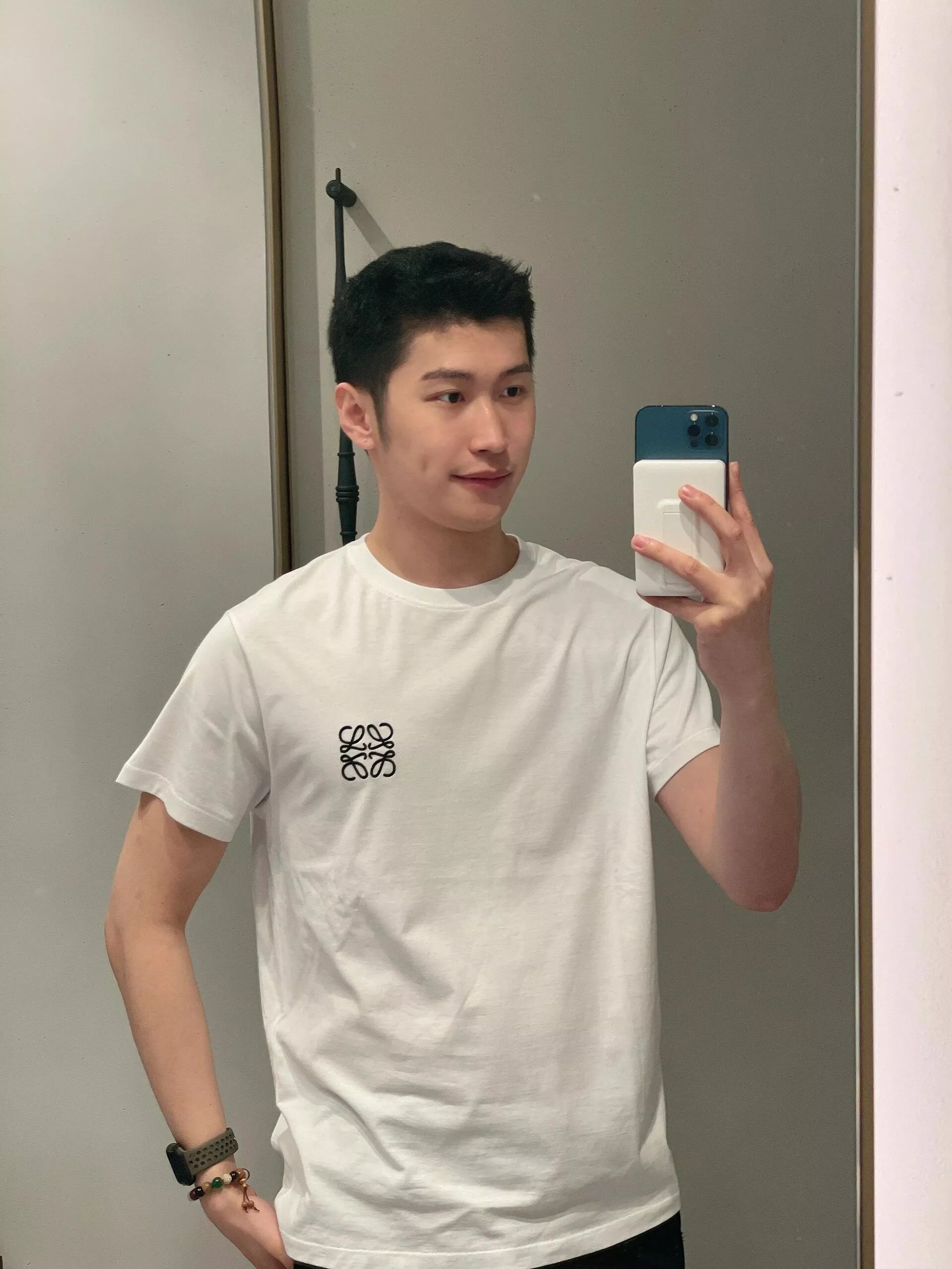 로에베 클래식 로고 자수 반팔 티셔츠 상세 이미지 14