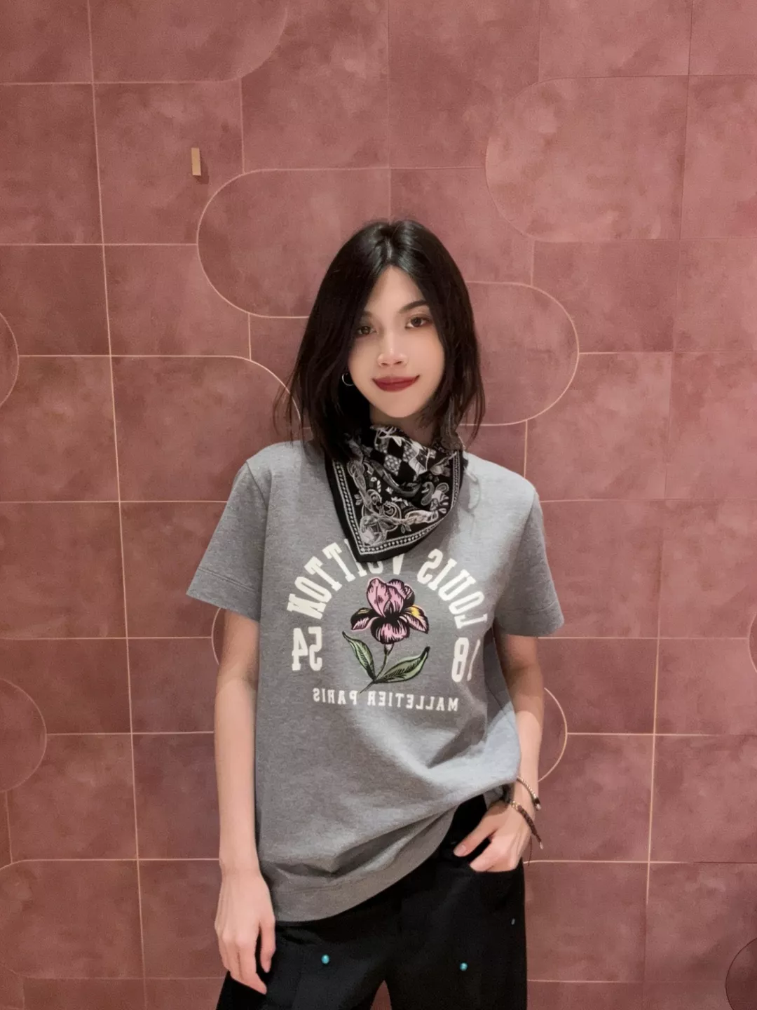 루이비통 아이리스 프린트 원형 넥 반소매 탑 상세 이미지 12