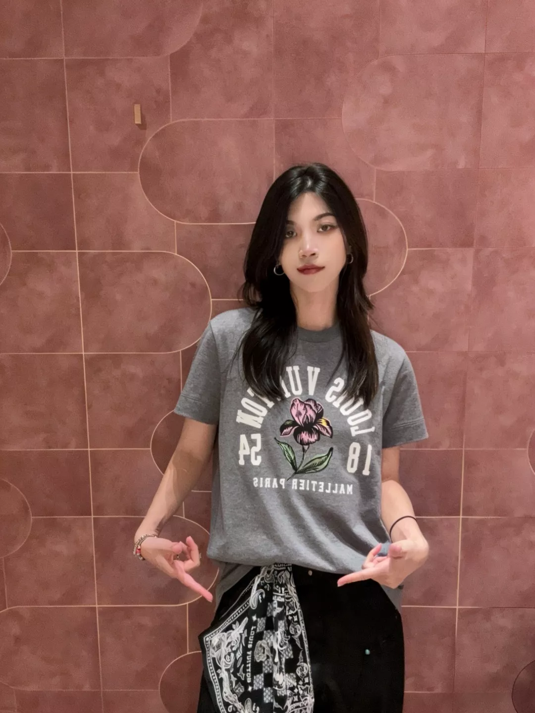 루이비통 아이리스 프린트 원형 넥 반소매 탑 상세 이미지 11