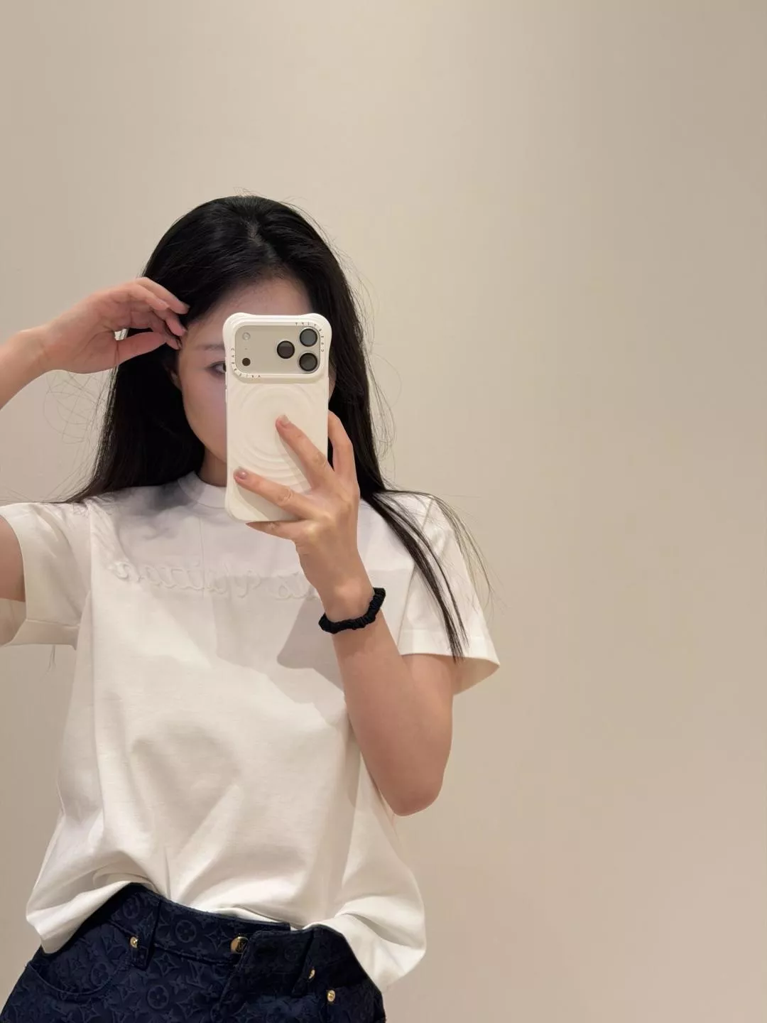 루이비통 입체 로고 원형 넥 반소매 티셔츠 상세 이미지 19