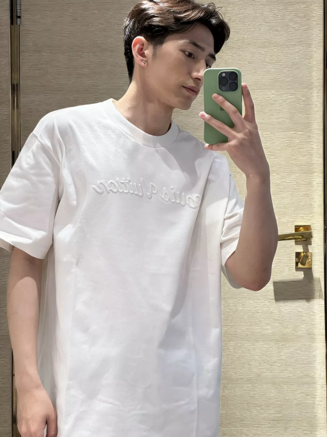 루이비통 입체 로고 원형 넥 반소매 티셔츠 상세 이미지 10