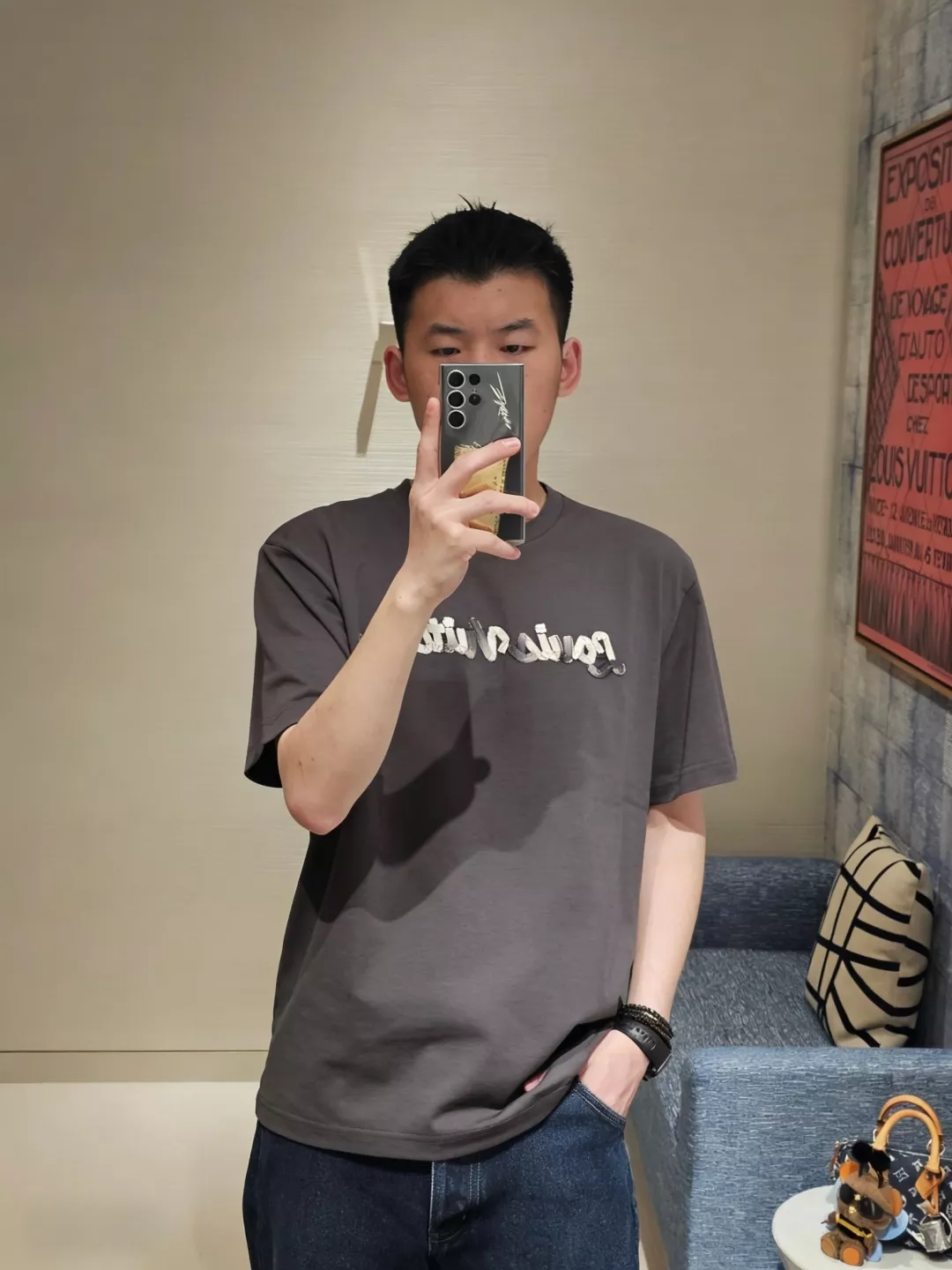 루이비통 입체 로고 원형 넥 반소매 티셔츠 상세 이미지 57