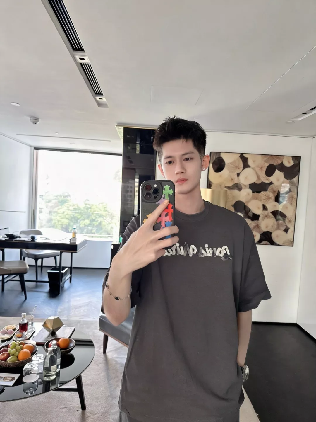 루이비통 입체 로고 원형 넥 반소매 티셔츠 상세 이미지 55
