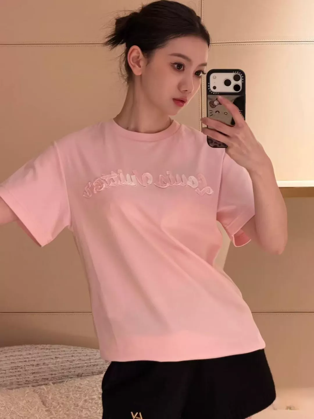 루이비통 입체 로고 원형 넥 반소매 티셔츠 상세 이미지 36