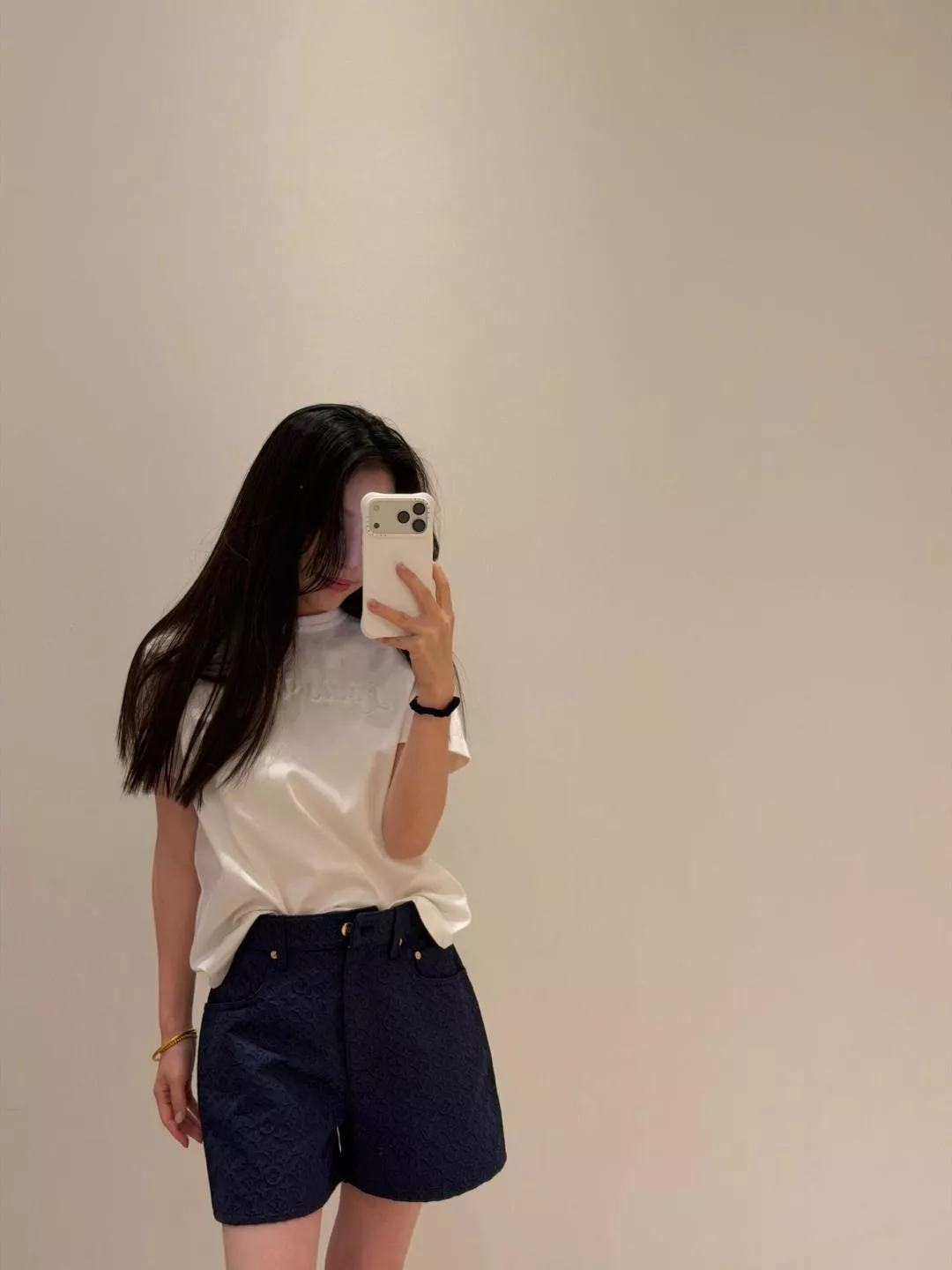 루이비통 입체 로고 원형 넥 반소매 티셔츠 상세 이미지 20