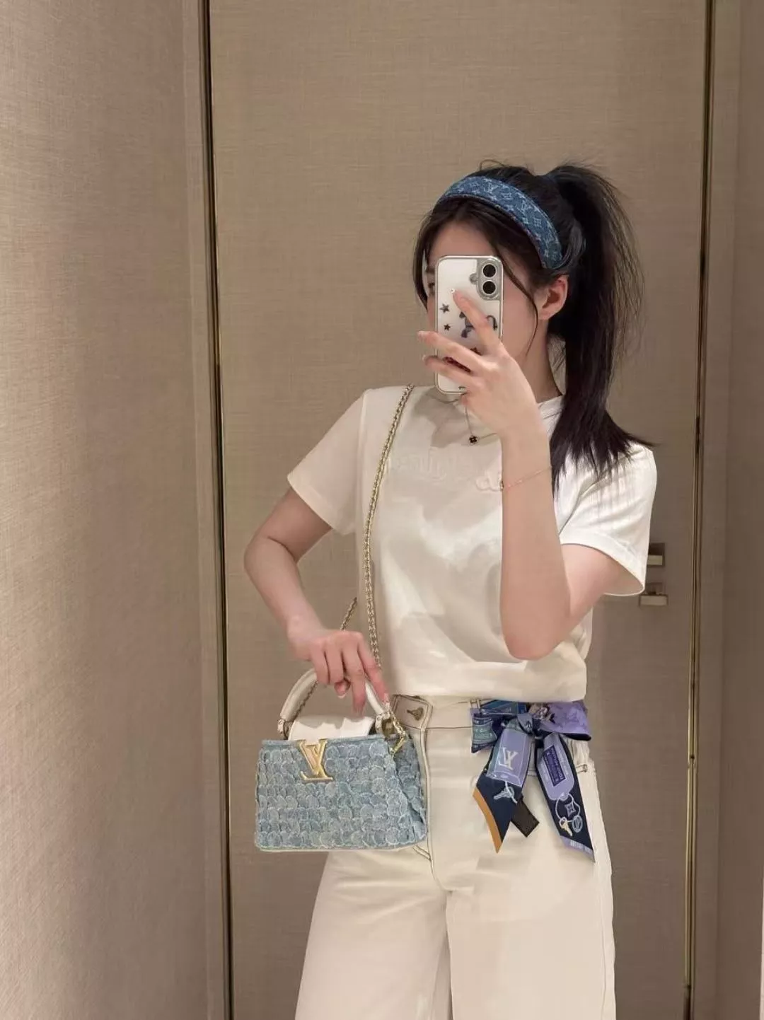 루이비통 입체 로고 원형 넥 반소매 티셔츠 상세 이미지 22