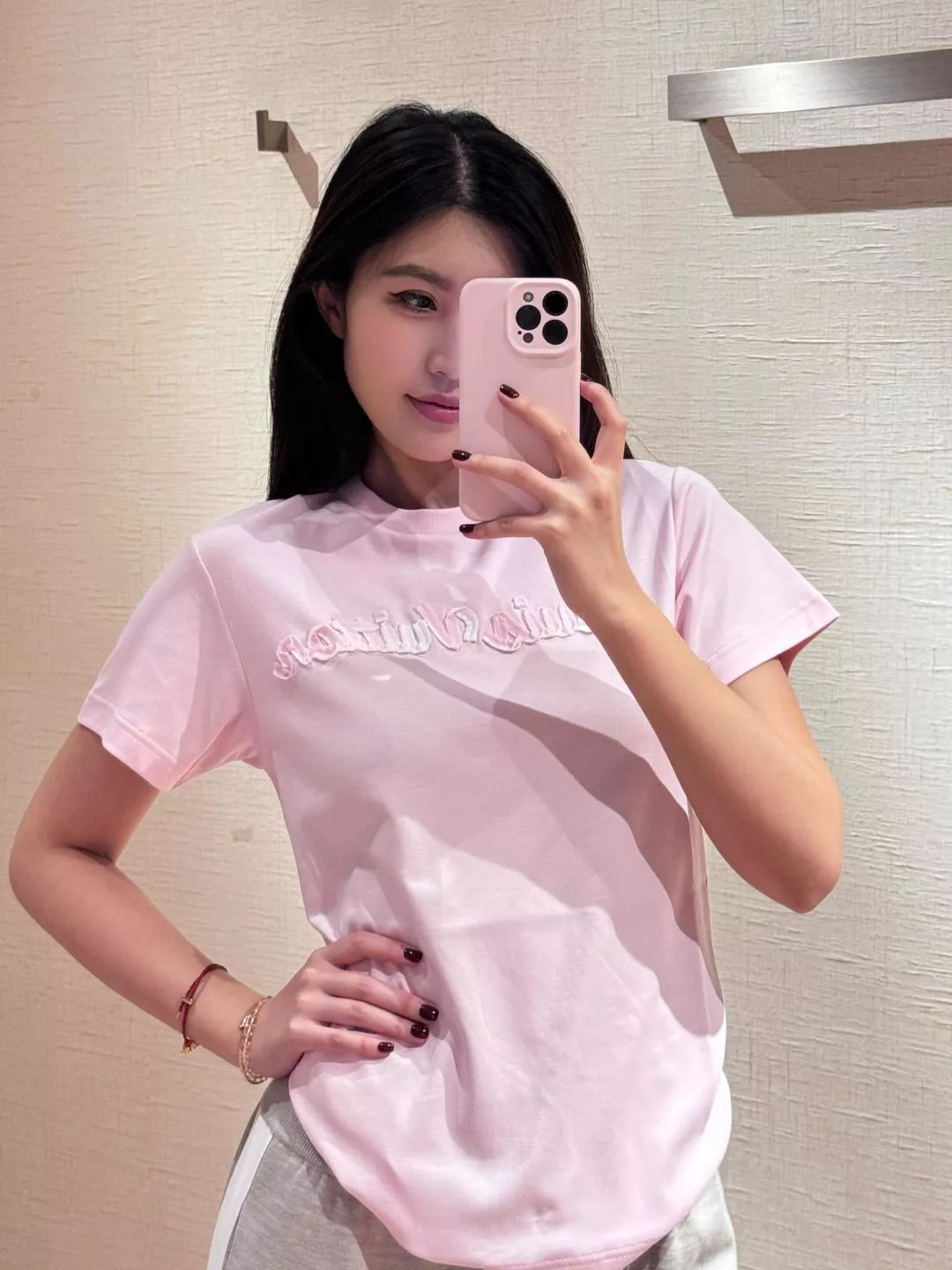 루이비통 입체 로고 원형 넥 반소매 티셔츠 상세 이미지 38
