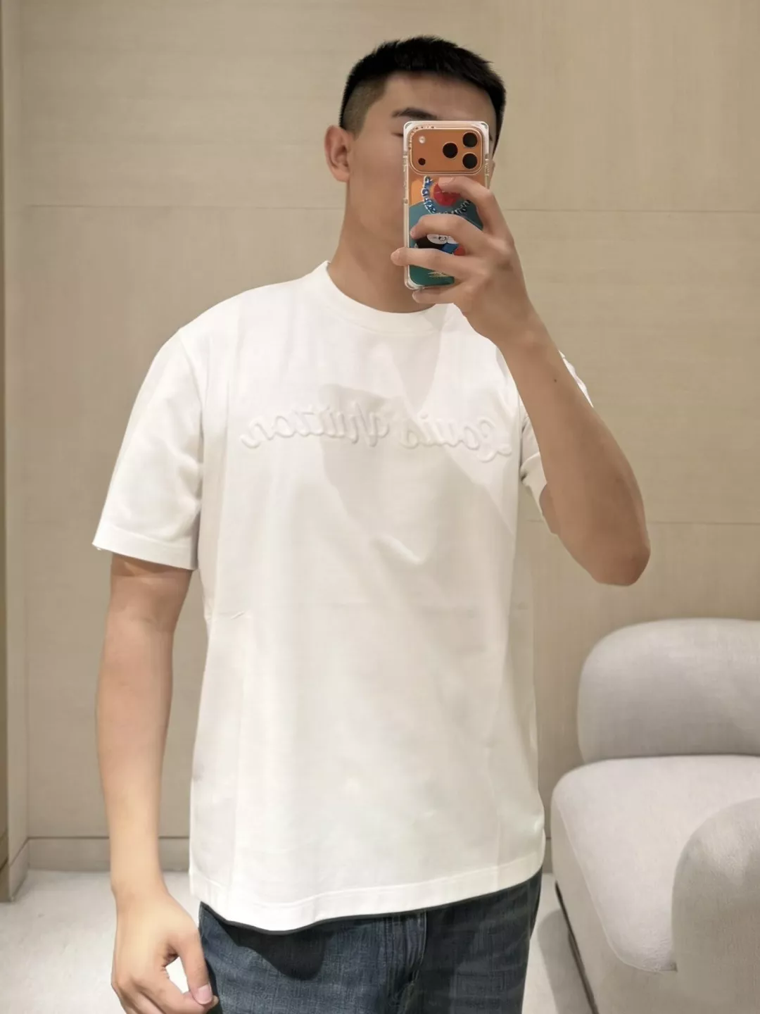 루이비통 입체 로고 원형 넥 반소매 티셔츠 상세 이미지 12