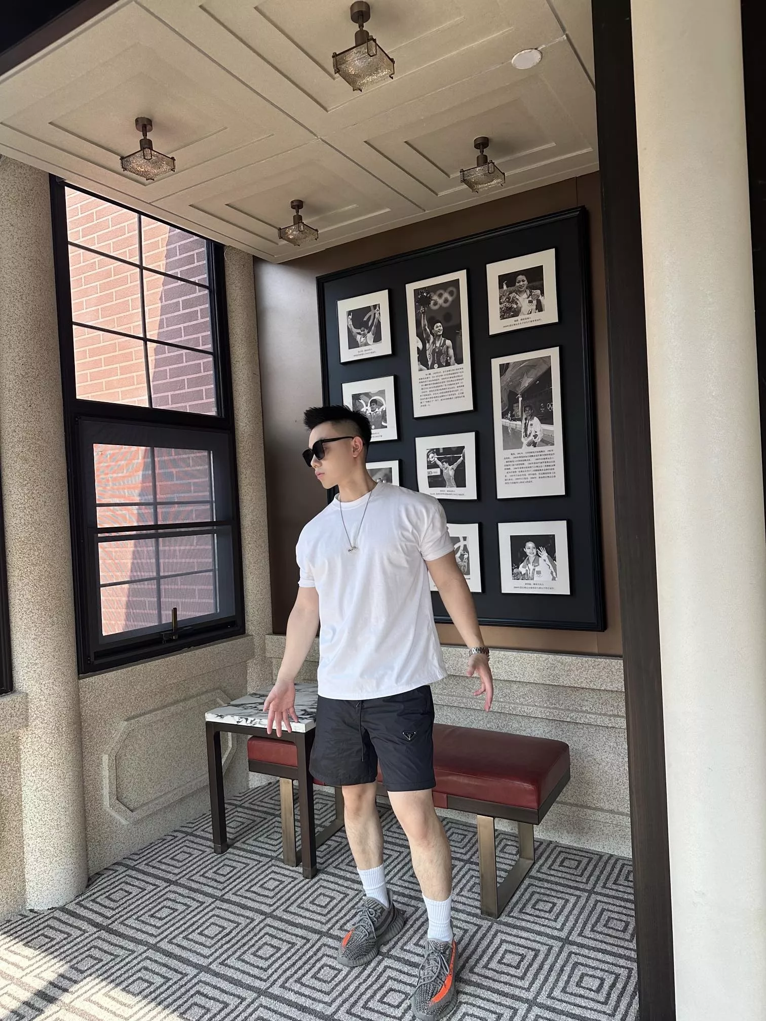 프라다 삼각 로고 나일론 숏 팬츠 상세 이미지 18
