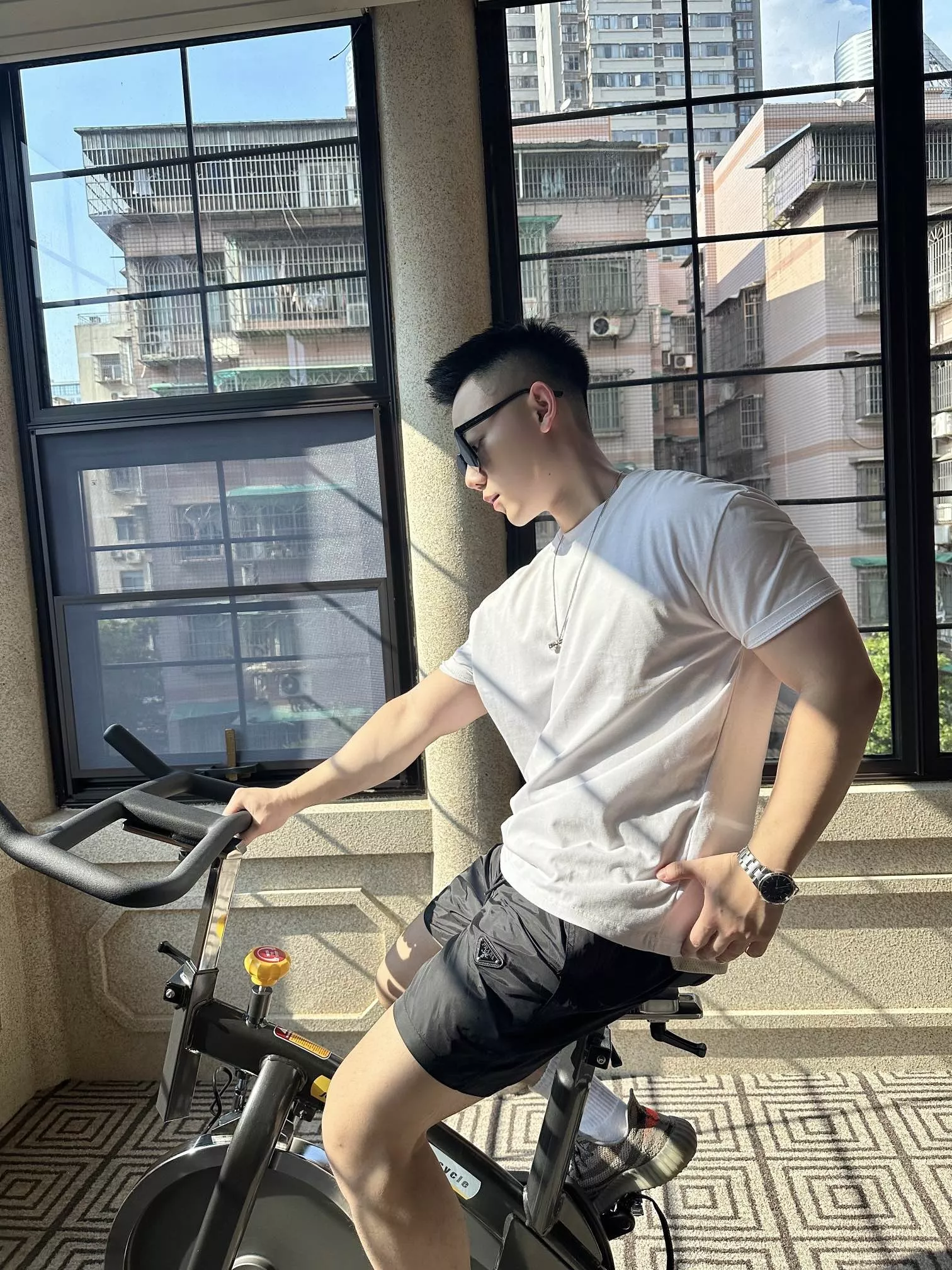 프라다 삼각 로고 나일론 숏 팬츠 상세 이미지 25