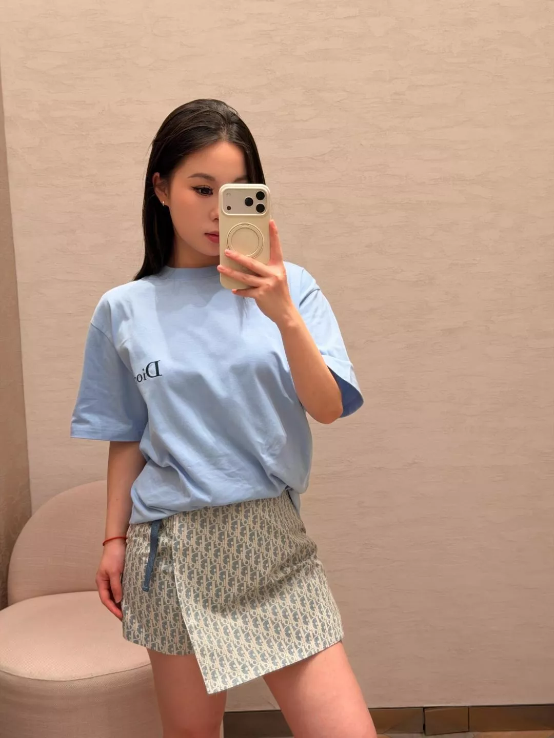 디올 사선 로고 자수 라운드 반소매 상세 이미지 17