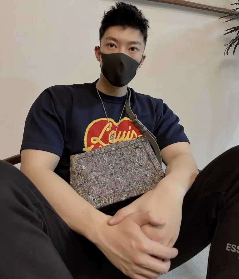 루이비통 하트 로고 니트 반소매 상세 이미지 19