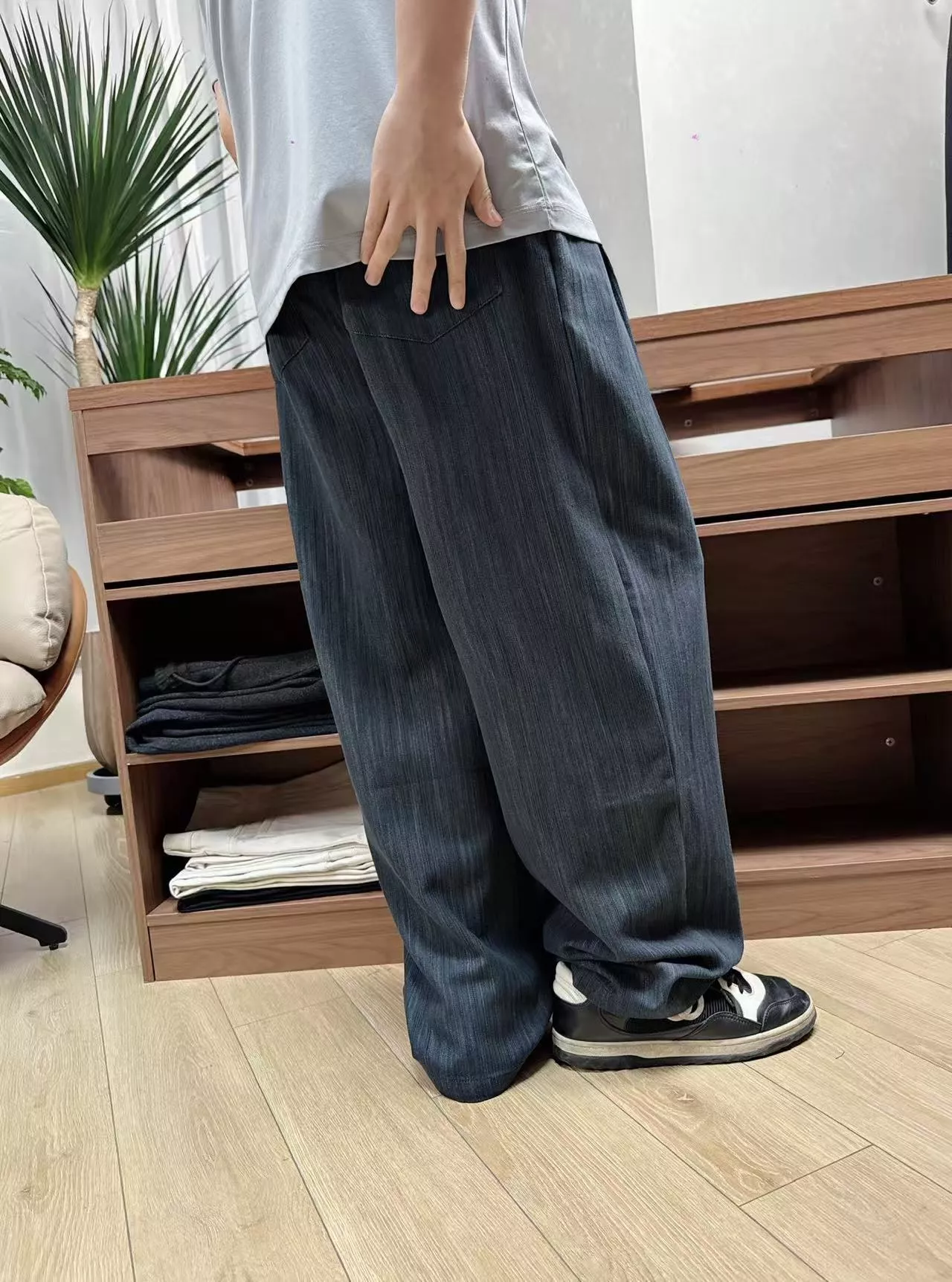 발렌티노 텐셀 혼방 다크 텍스처 와이드 팬츠 상세 이미지 11