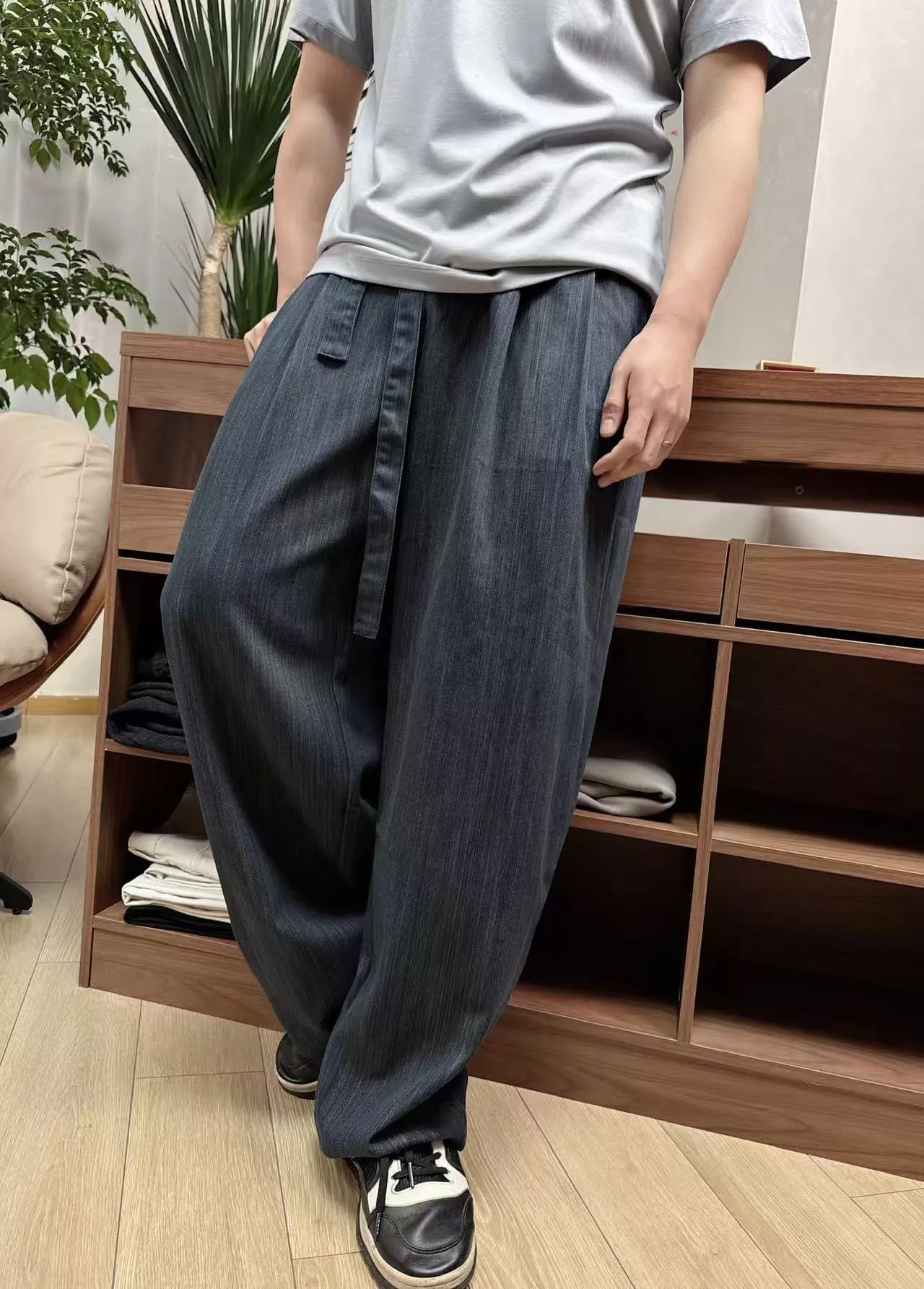 발렌티노 텐셀 혼방 다크 텍스처 와이드 팬츠 상세 이미지 10
