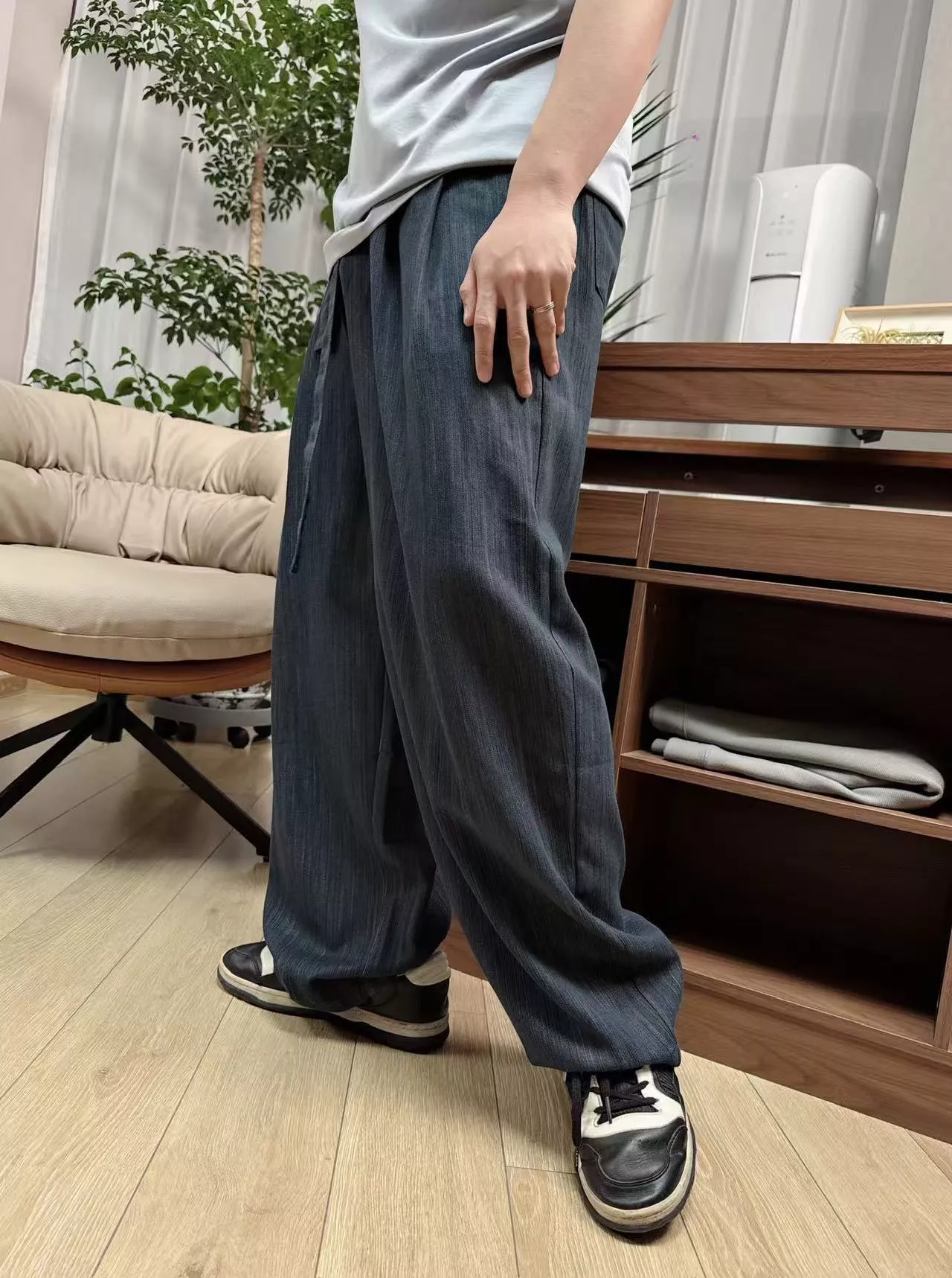 발렌티노 텐셀 혼방 다크 텍스처 와이드 팬츠 상세 이미지 9