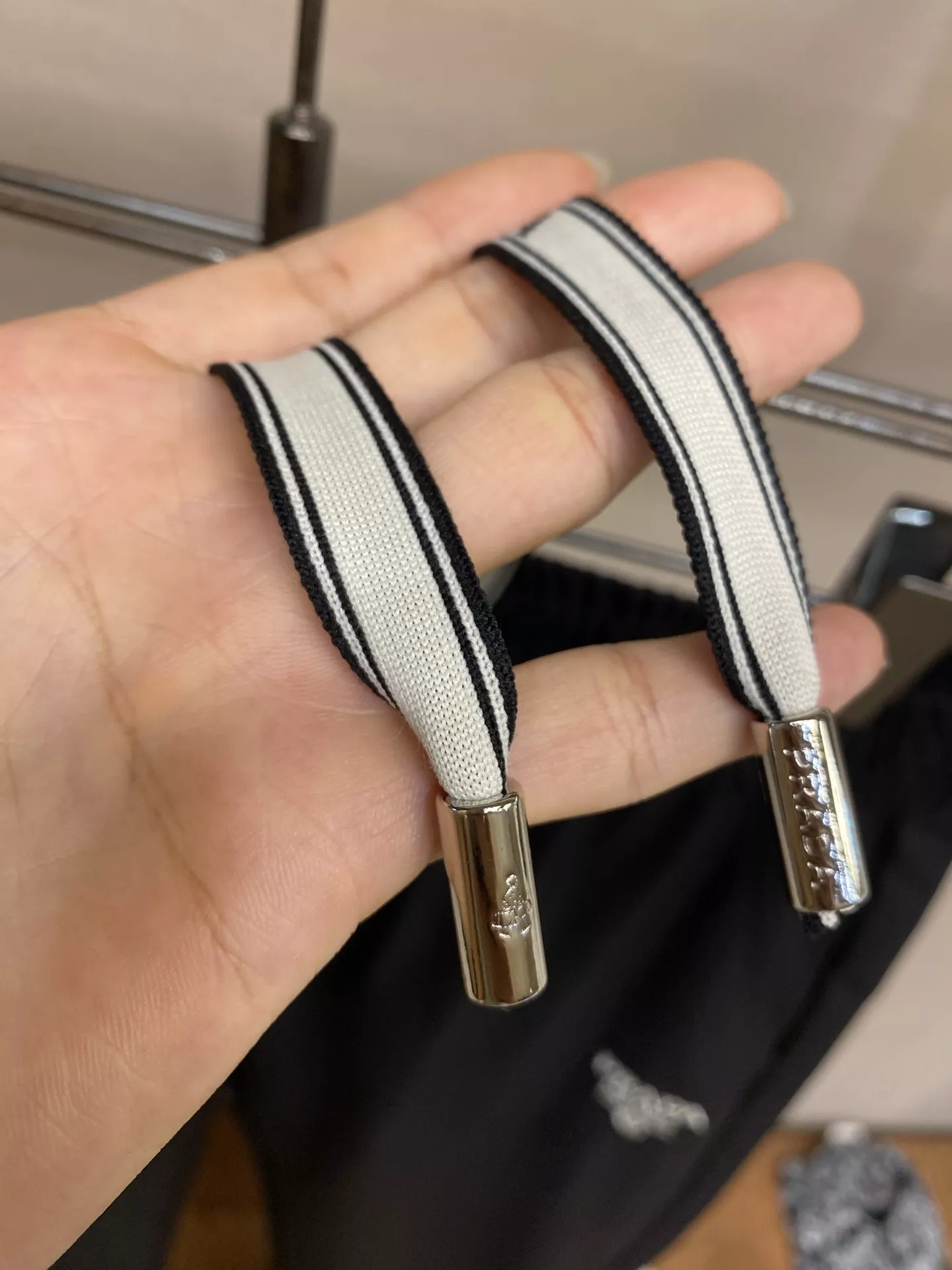 프라다 아웃도어 기능성 블랙 화이트 팬츠 상세 이미지 3