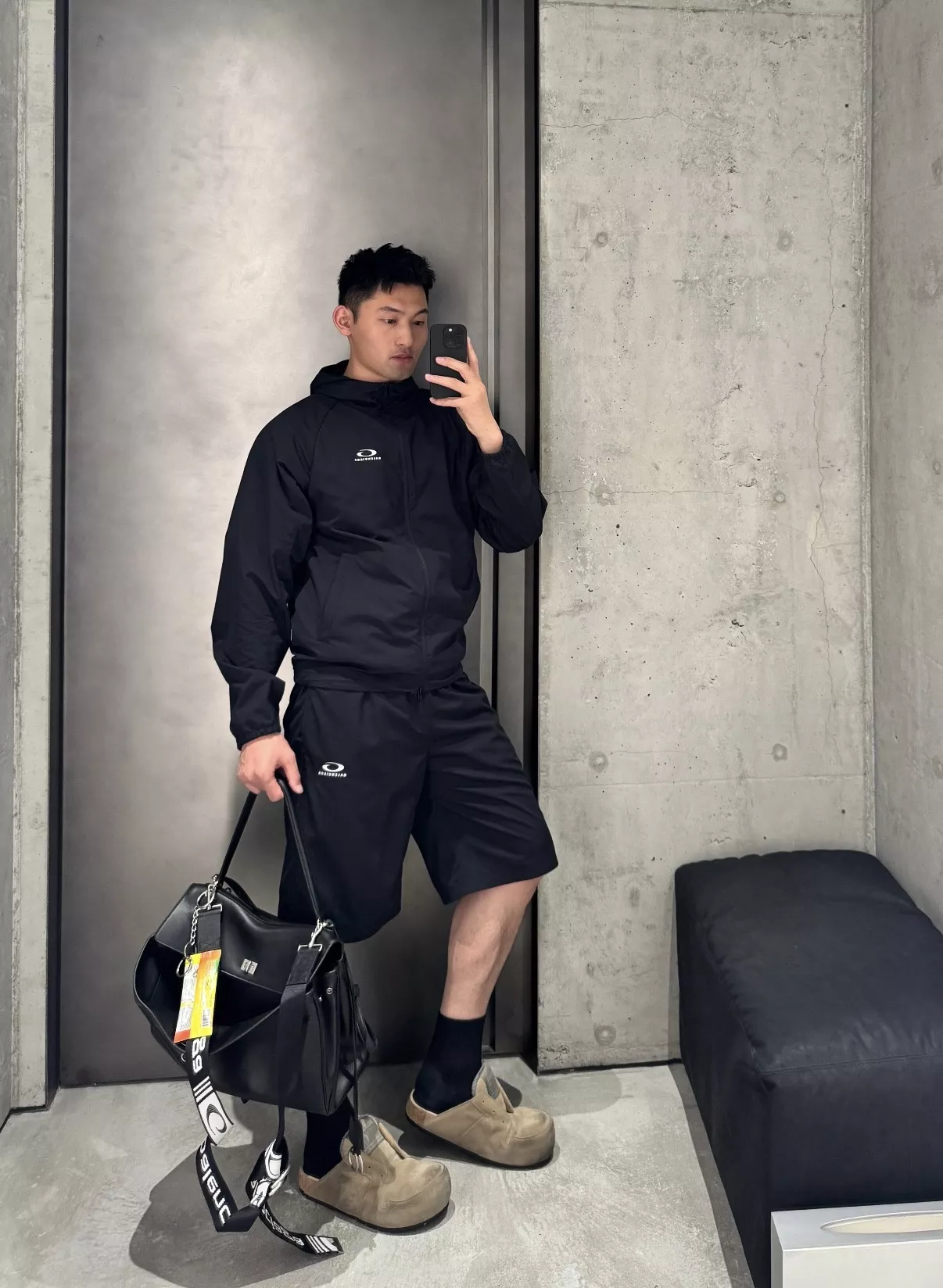 발렌시아가 로고 자수 나일론 쇼츠 상세 이미지 11