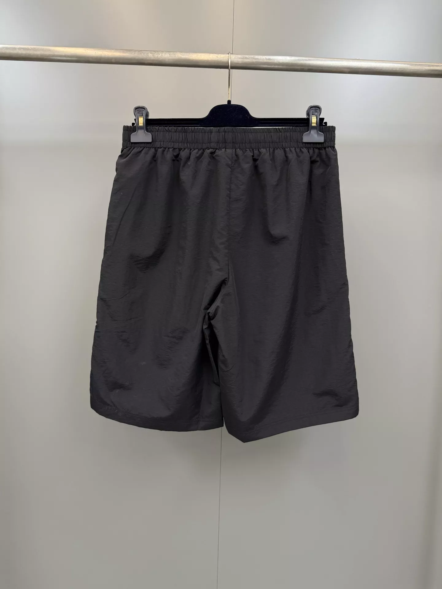 발렌시아가 로고 자수 나일론 쇼츠 상세 이미지 2