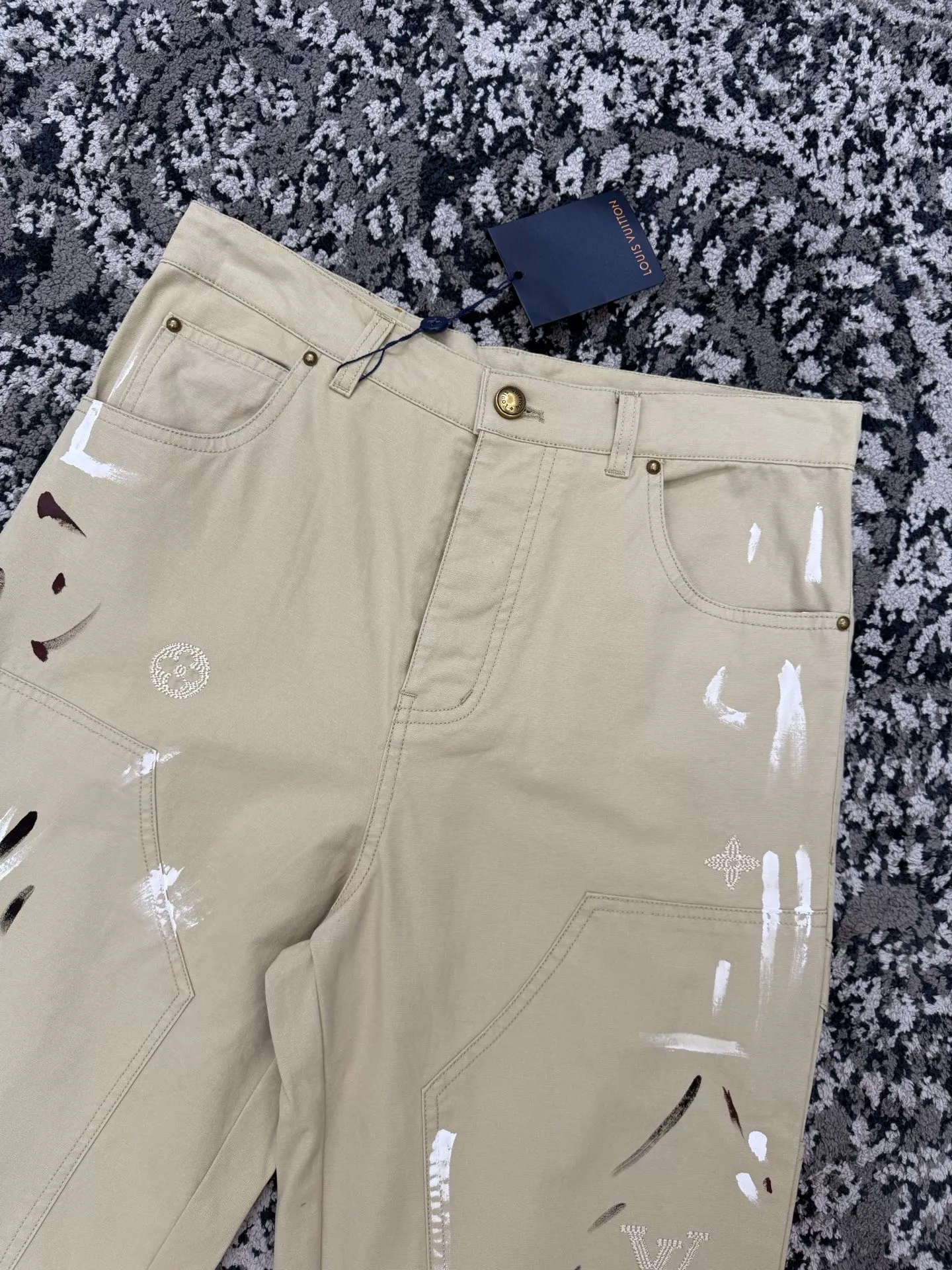 루이비통 워시드 페인팅 카고 팬츠 상세 이미지 5