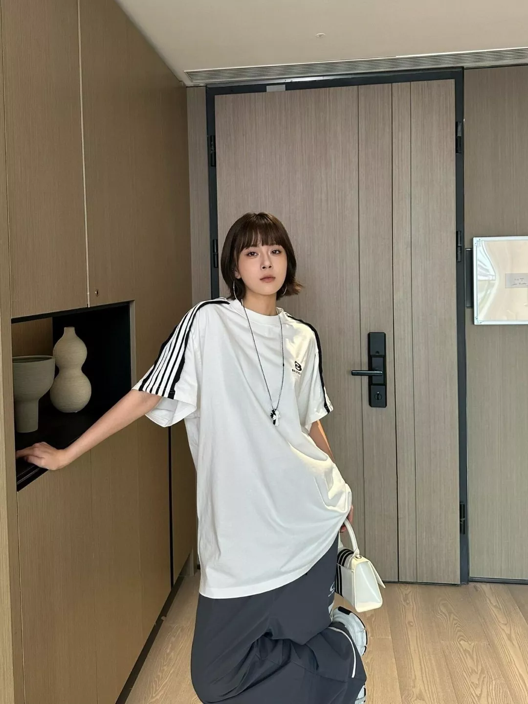 발렌시아가 오선 스트라이프 자수 포인트 반팔 상세 이미지 20