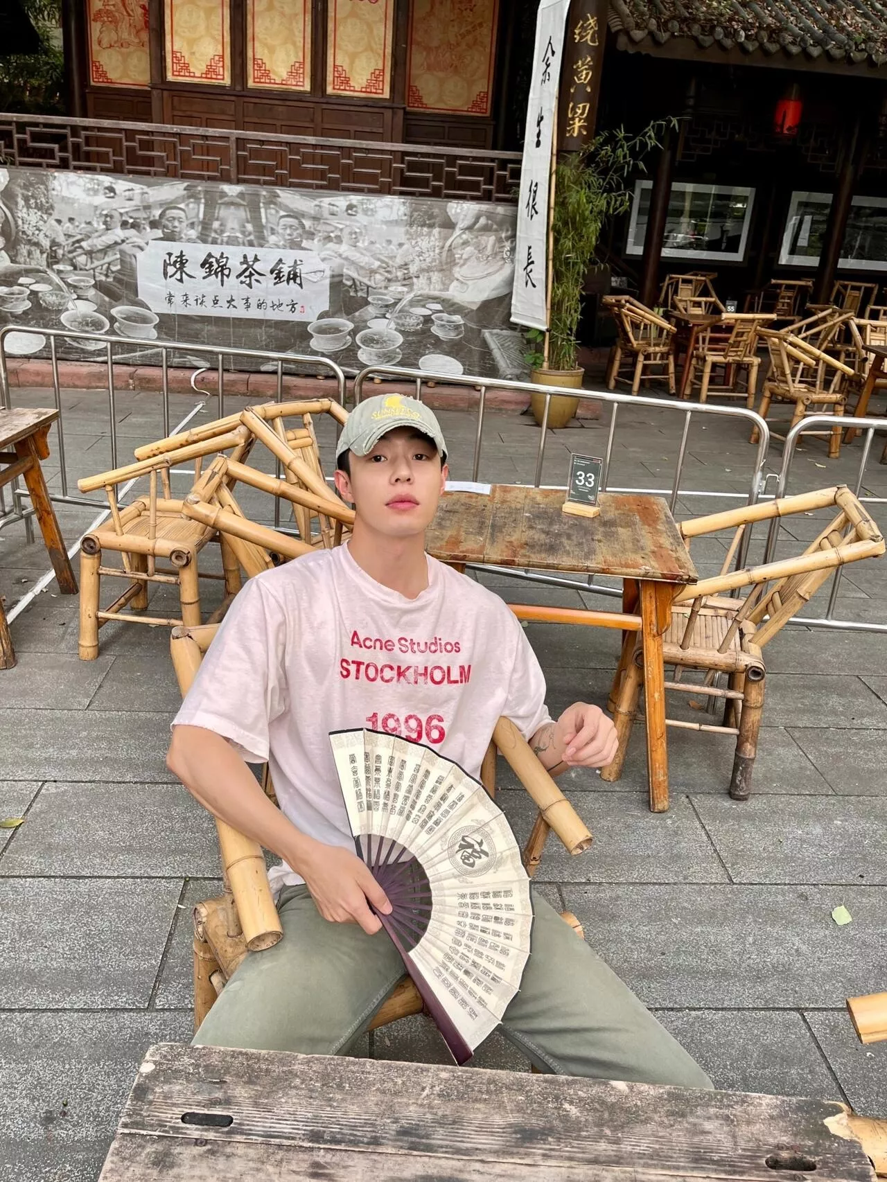 아크네스튜디오 로고 프린트 캐주얼 티셔츠 상세 이미지 30