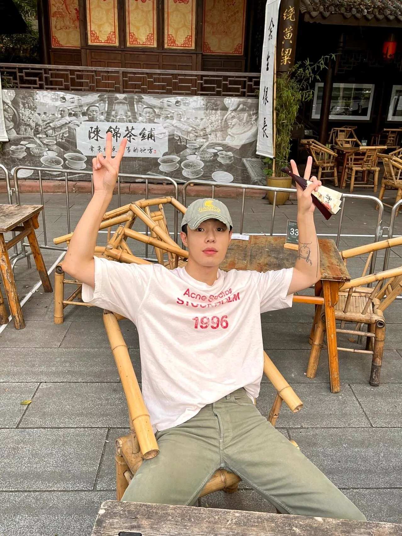 아크네스튜디오 로고 프린트 캐주얼 티셔츠 상세 이미지 29