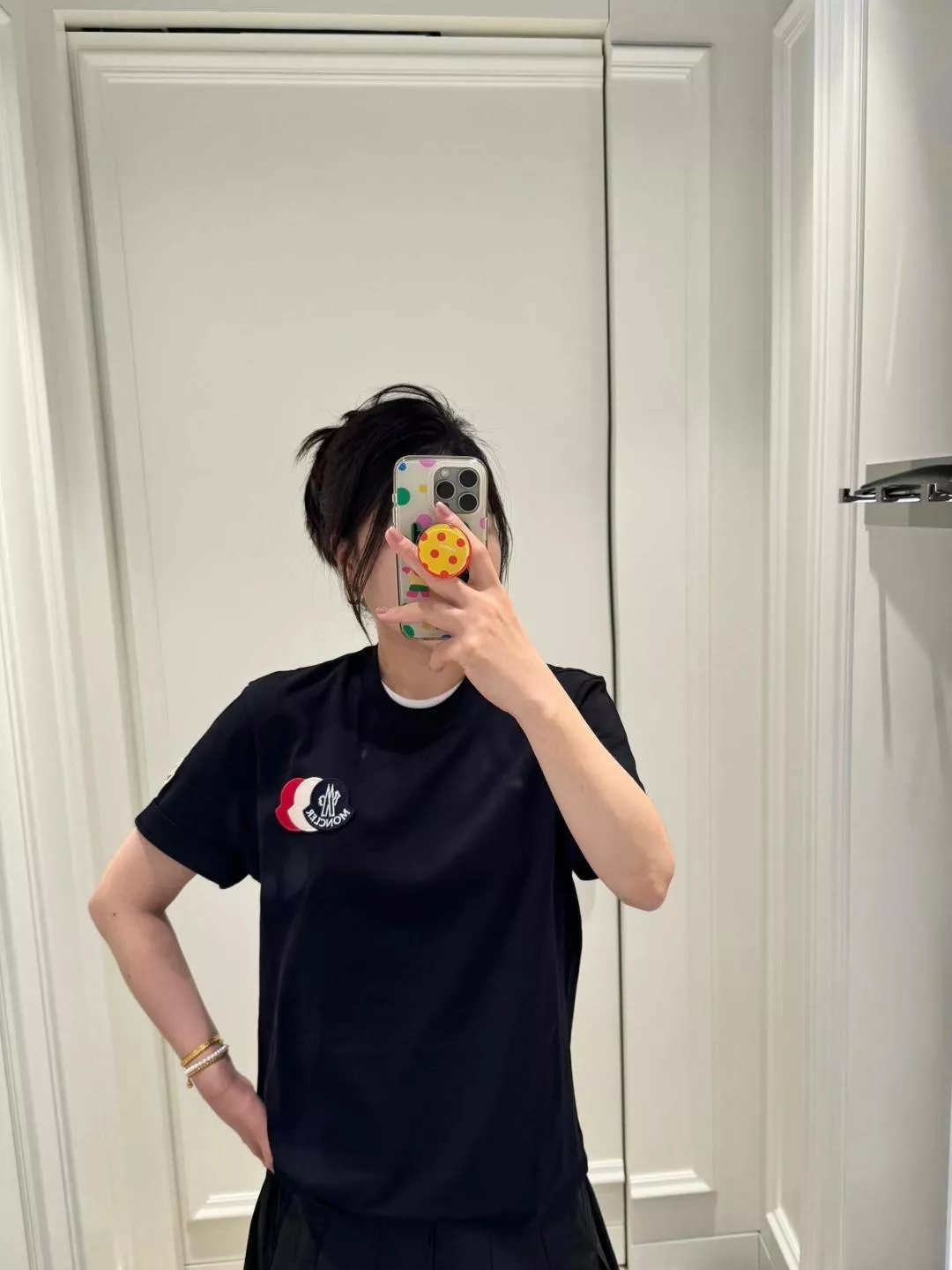 몽클레어 삼색 자수 패치 반팔 티셔츠 상세 이미지 24