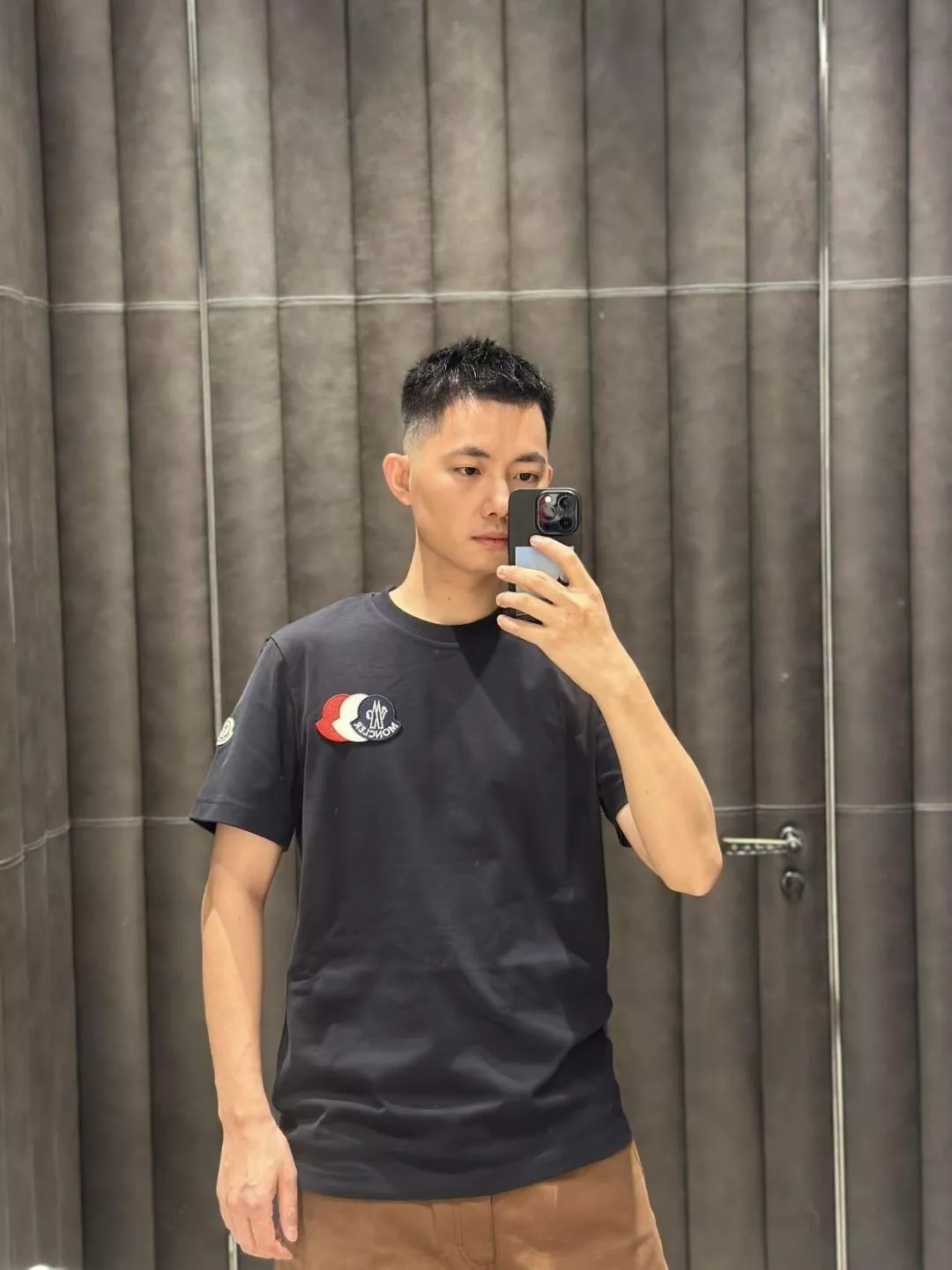 몽클레어 삼색 자수 패치 반팔 티셔츠 상세 이미지 25