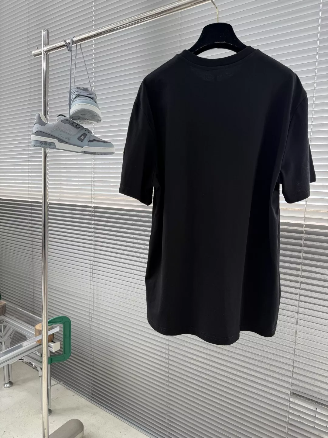 몽클레어 삼색 자수 패치 반팔 티셔츠 상세 이미지 16