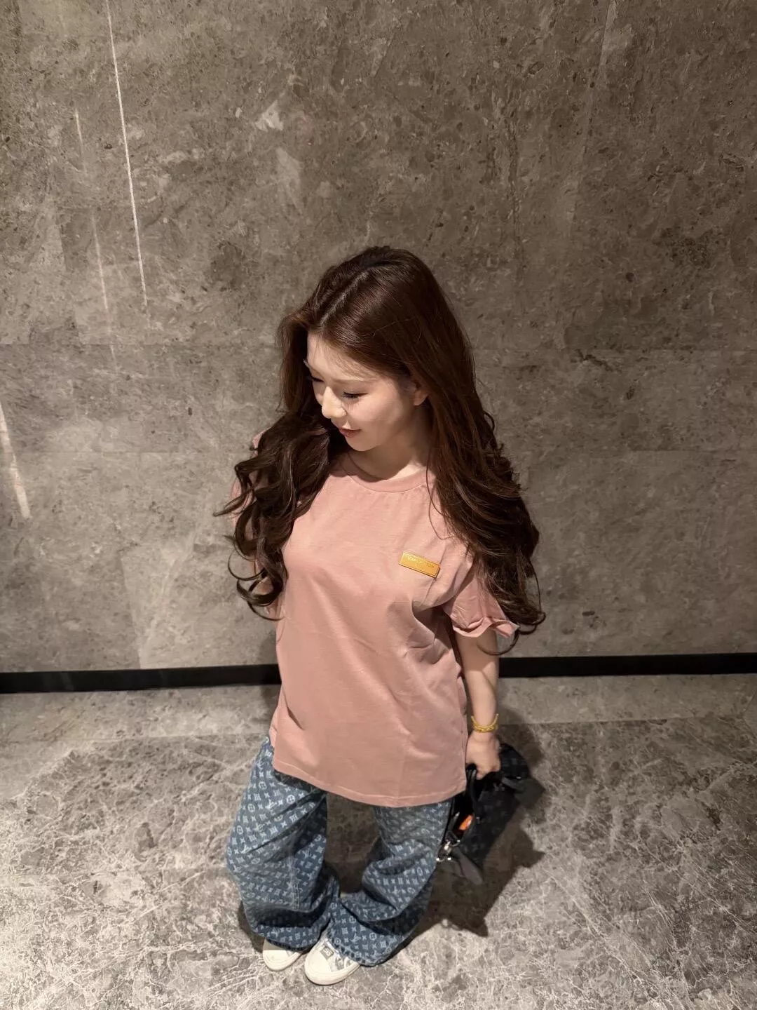 루이비통 복합 염색 가죽 패치 반팔 티셔츠 상세 이미지 13
