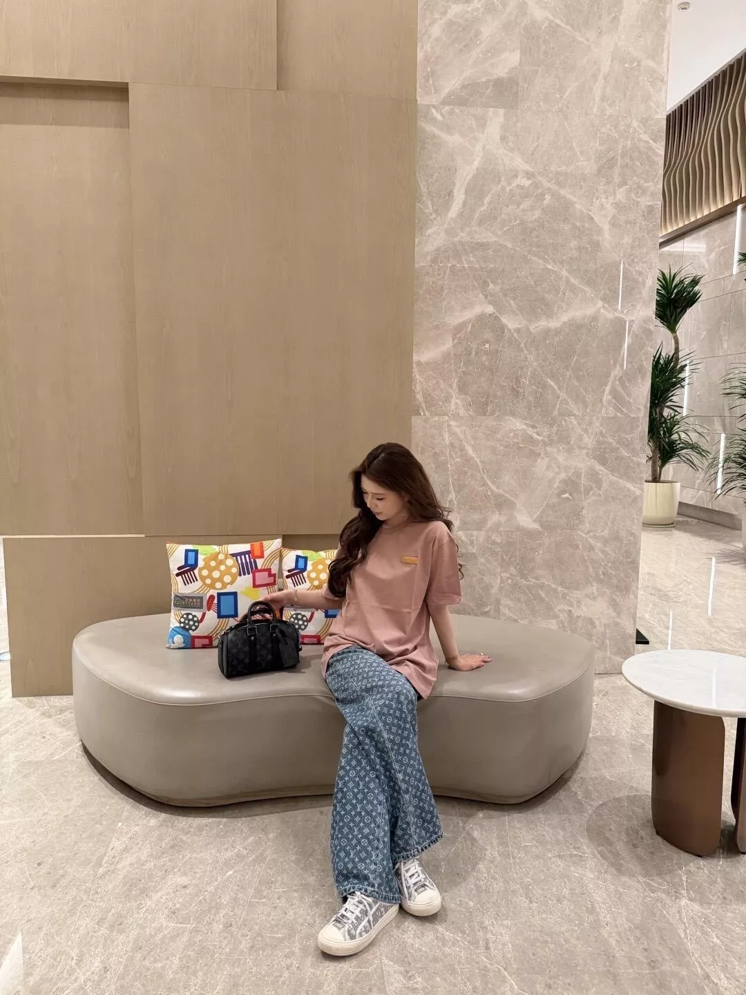 루이비통 복합 염색 가죽 패치 반팔 티셔츠 상세 이미지 12