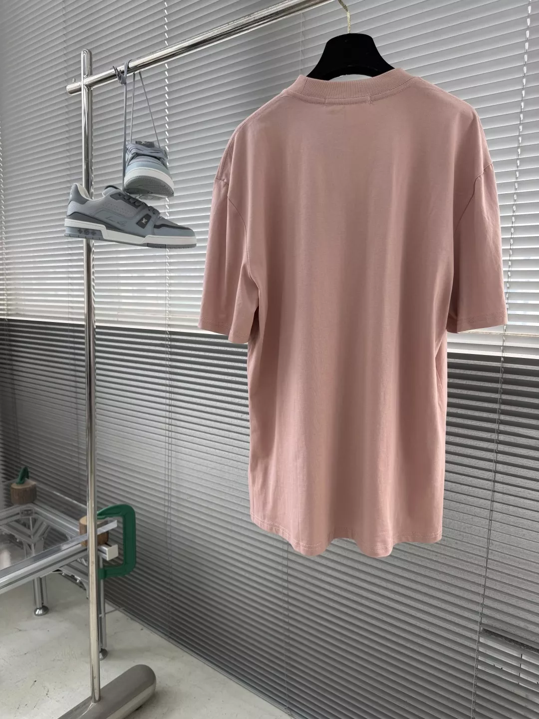 루이비통 복합 염색 가죽 패치 반팔 티셔츠 상세 이미지 8