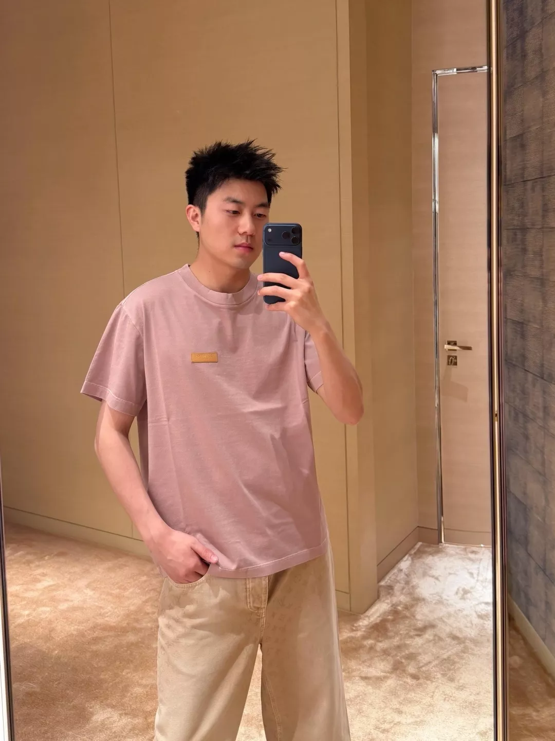 루이비통 복합 염색 가죽 패치 반팔 티셔츠 상세 이미지 11