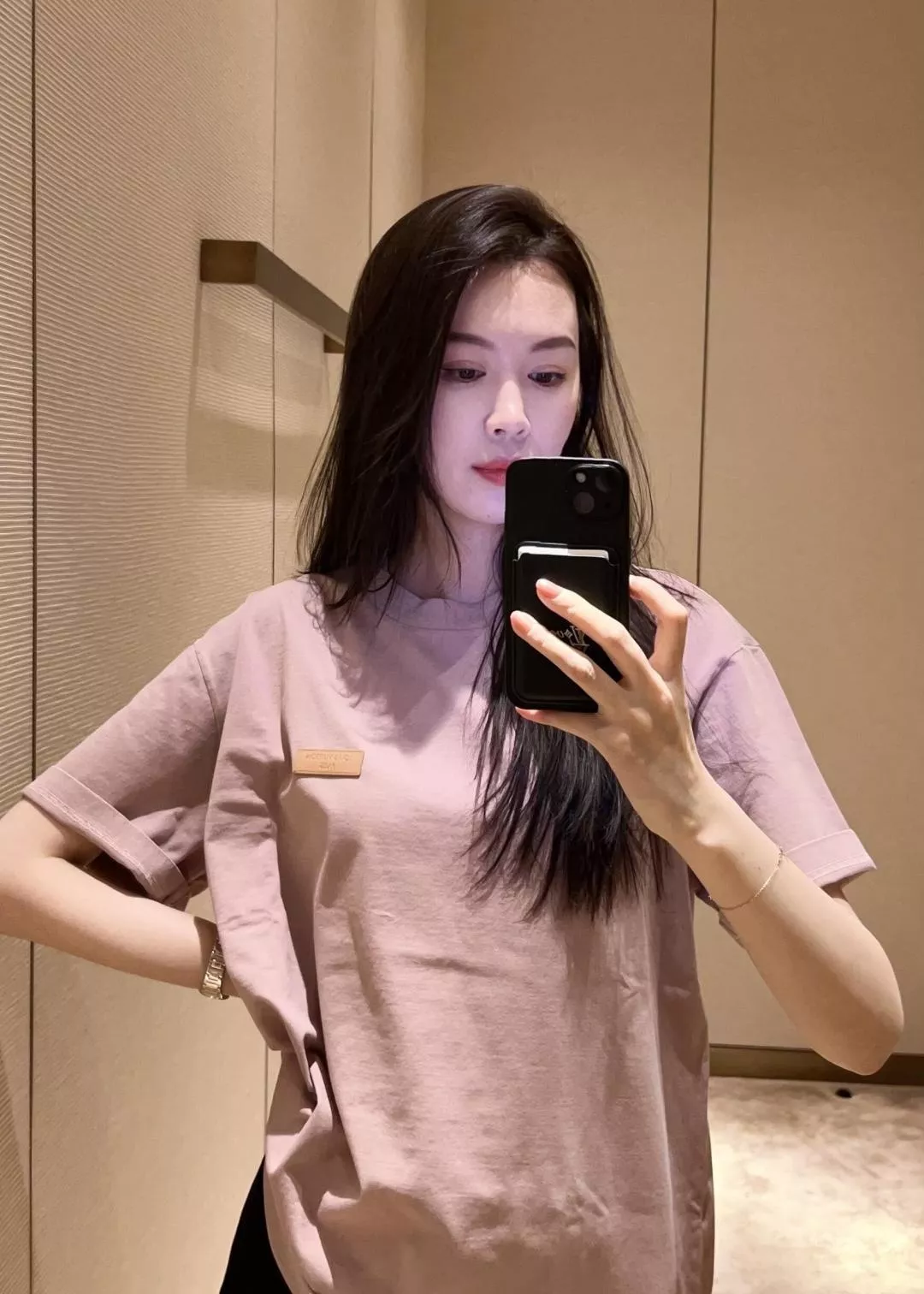 루이비통 복합 염색 가죽 패치 반팔 티셔츠 상세 이미지 14