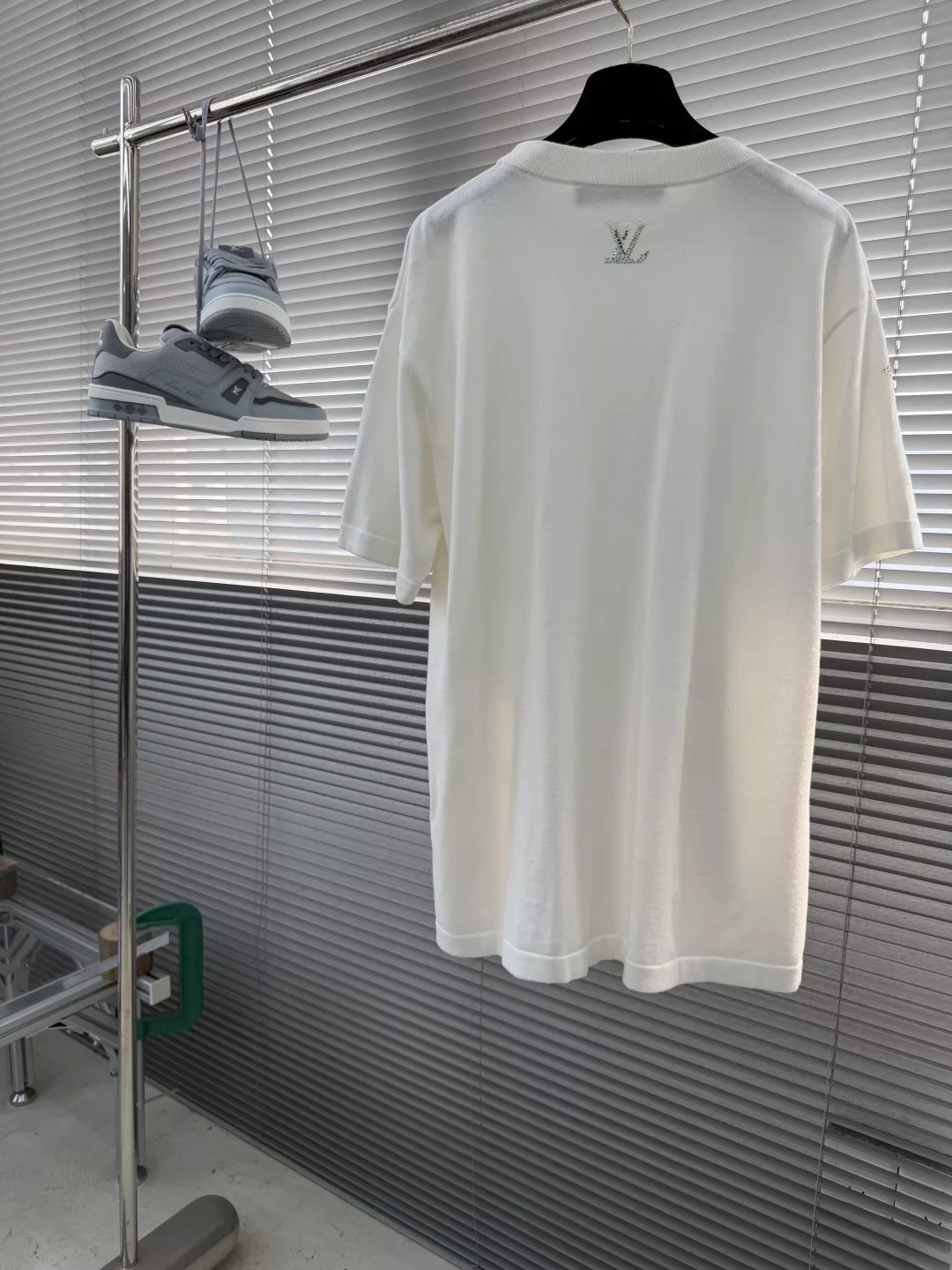 루이비통 모노그램 플라워 로고 반팔 티셔츠 상세 이미지 3