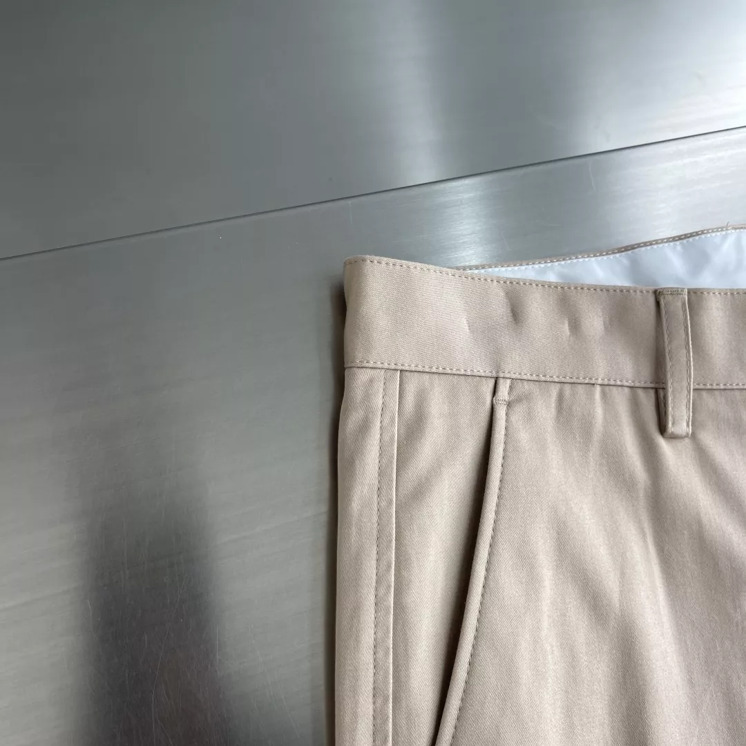버버리 기사 자수 디테일 카키 팬츠 상세 이미지 5