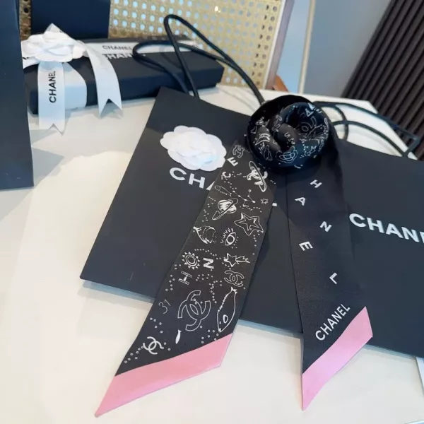 샤넬 카툰 레터링 실크 트윌리