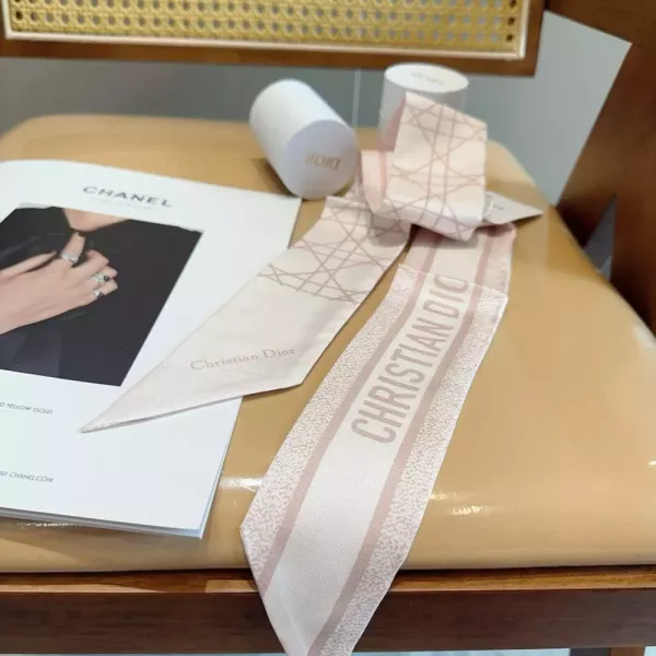 디올 실크 로고 포인트 트윌리