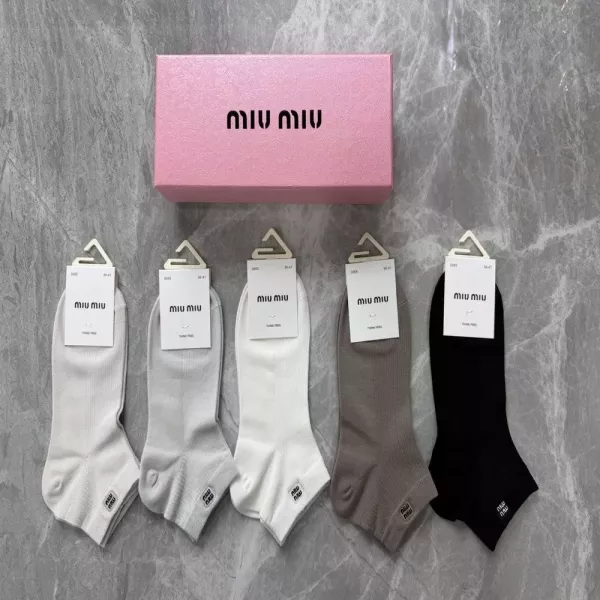 미우미우 자수 포인트 장목 양말