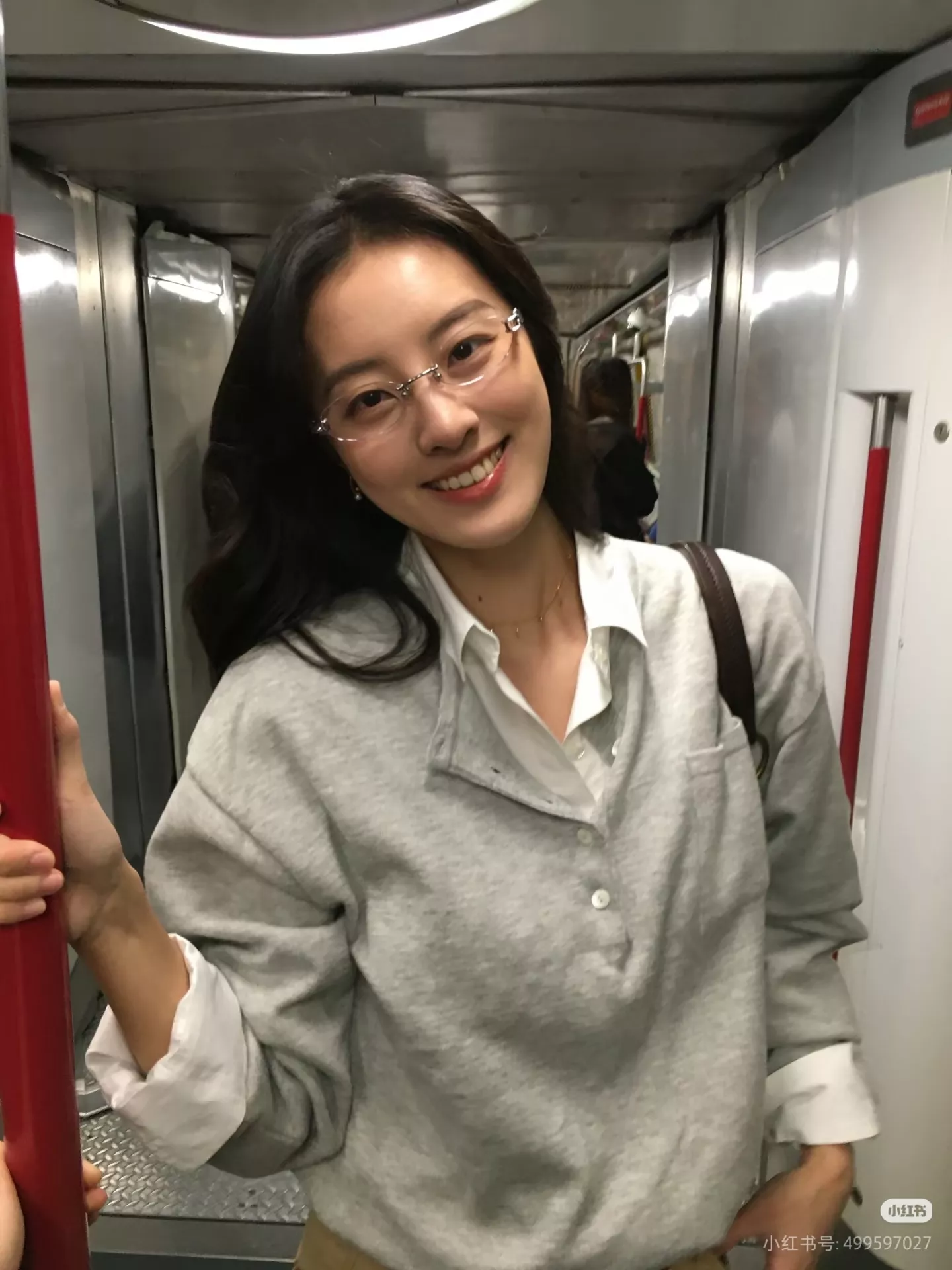 젠틀몬스터 식물 구조 디테일 티타늄 안경 상세 이미지 88